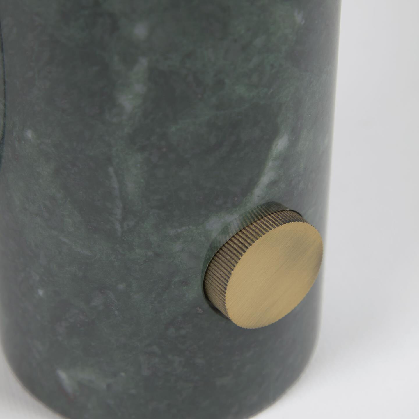 Kave Home Tafellamp 'Lonela' Marmer en messing, 29cm hoog