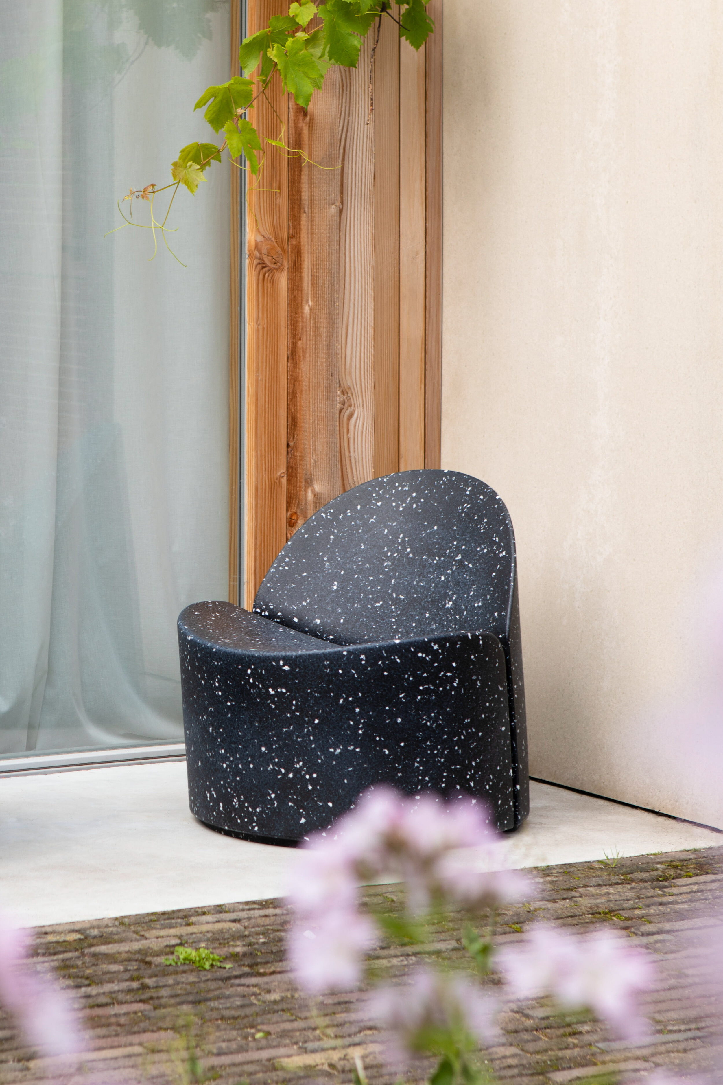 Zuiver Outdoor Fauteuil 'Bloom' kleur Zwart Galaxy