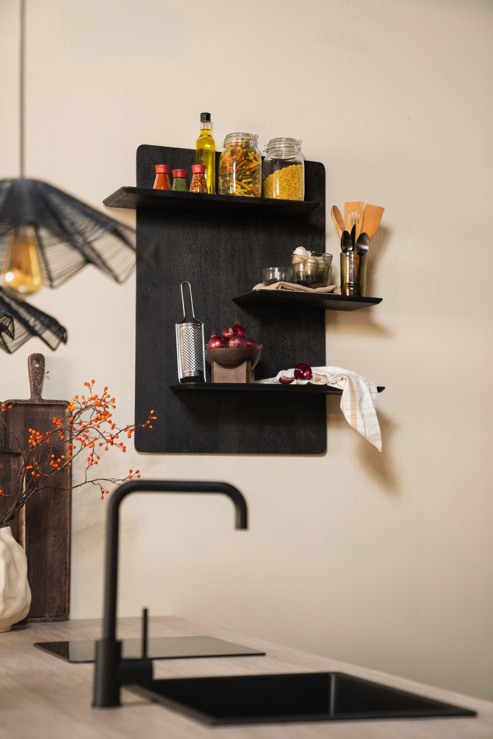 By-Boo Wandplank 'Seco' Mangohout, kleur Zwart