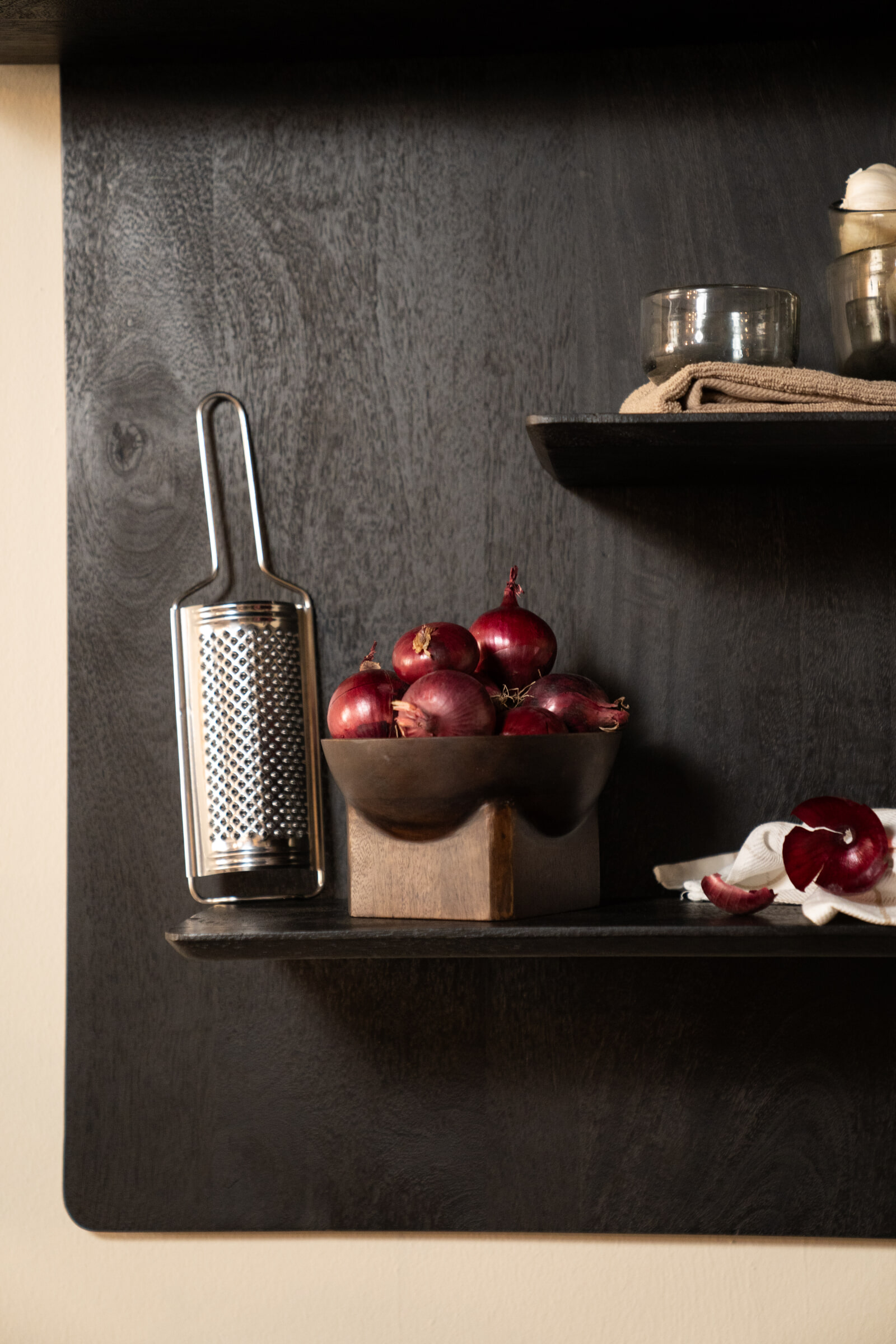 By-Boo Wandplank 'Seco' Mangohout, kleur Zwart