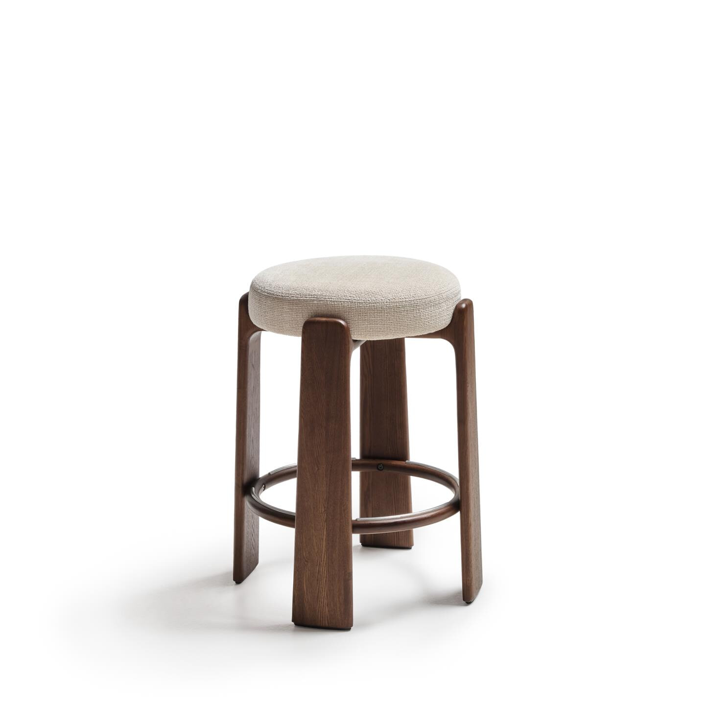 Kave Home Kruk 'Granite' Chenille en noten essenhout (zithoogte 65cm)