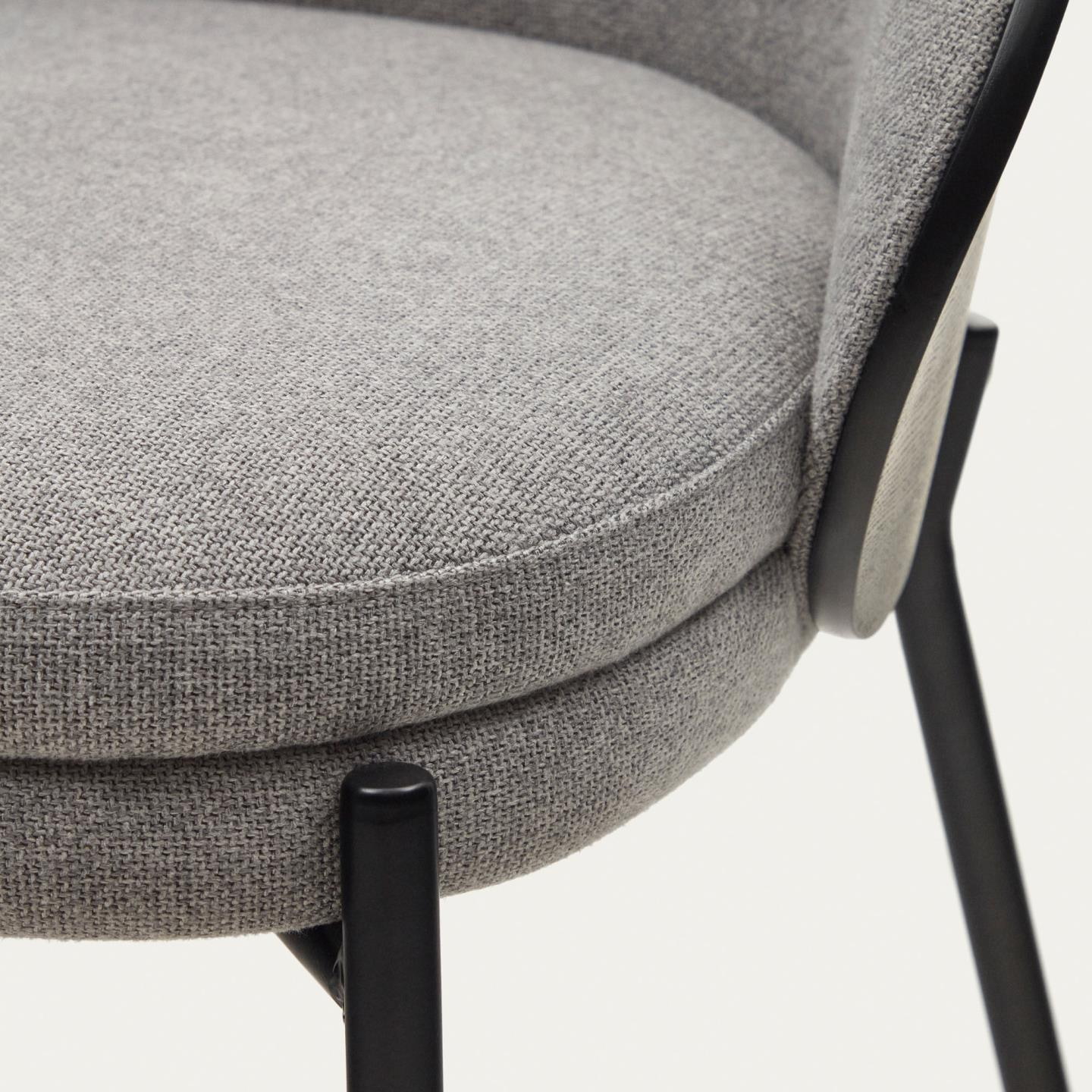 Kave Home Eetkamerstoel 'Eamy' Essenhout, kleur Lichtgrijs/Zwart