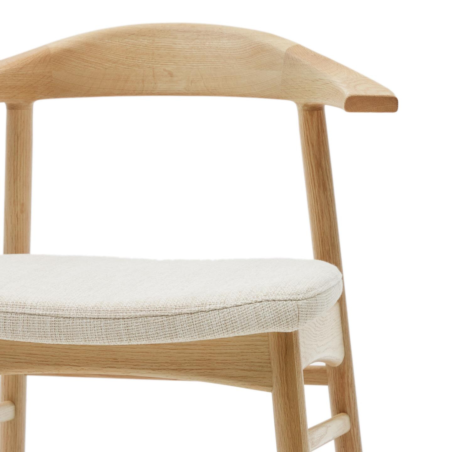 Kave Home Eetkamerstoel 'Timons' Eikenhout en chenille, kleur Naturel