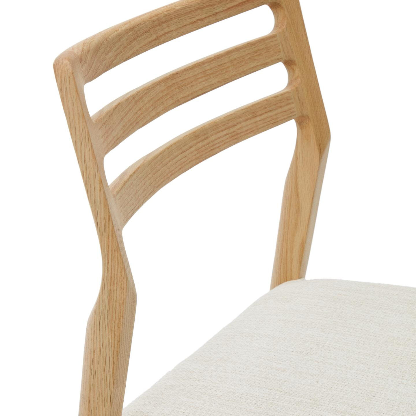 Kave Home Eetkamerstoel 'Cudia' Eikenhout en chenille, kleur Naturel
