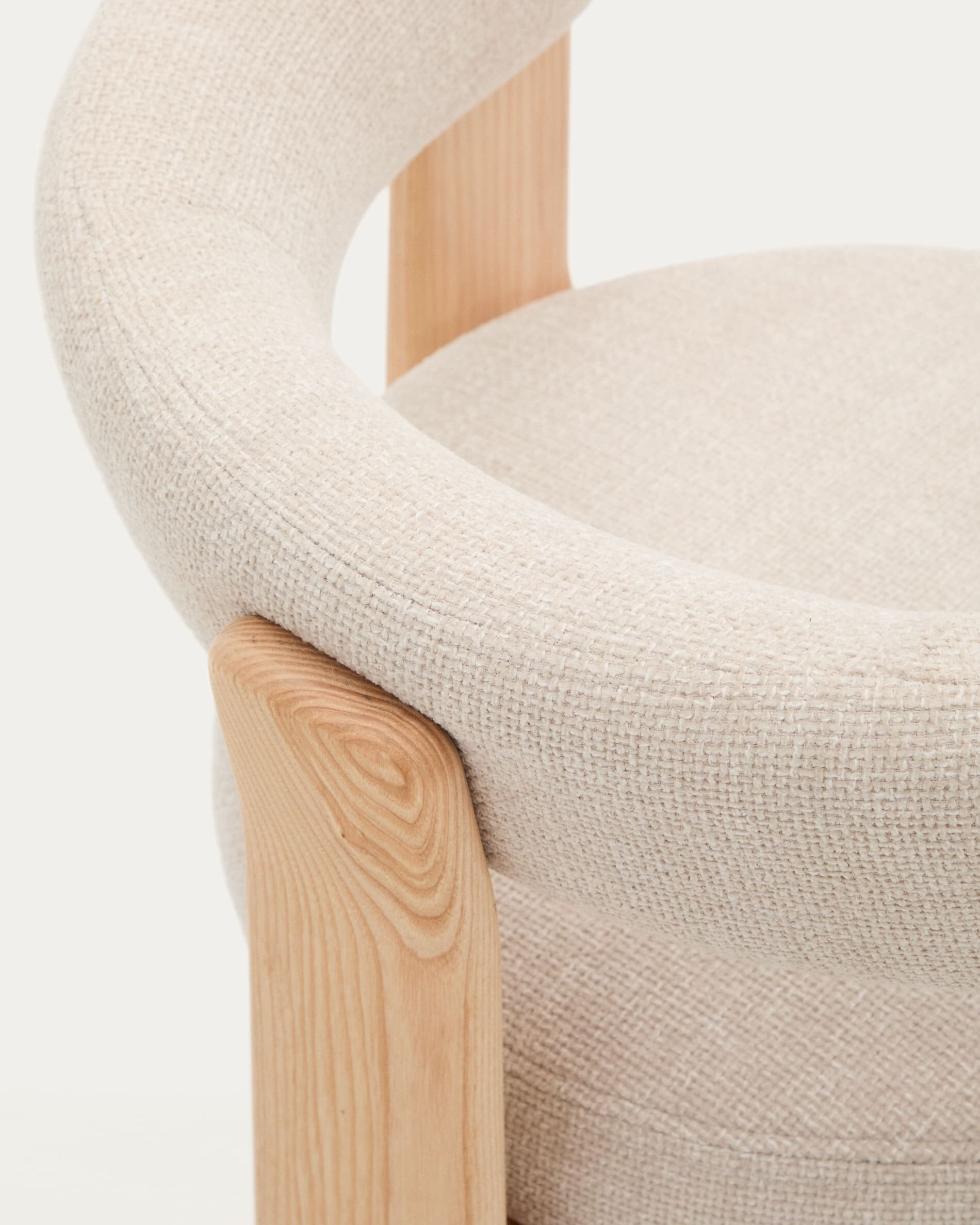 Kave Home Eetkamerstoel 'Granite' Chenille en essenhout, kleur Beige/Naturel