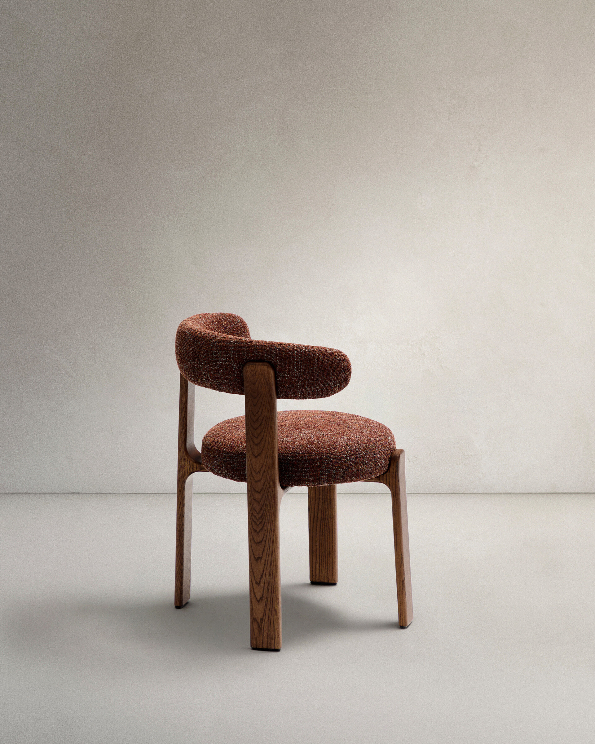 Kave Home Eetkamerstoel 'Granite' Chenille en essenhout, kleur Bruin