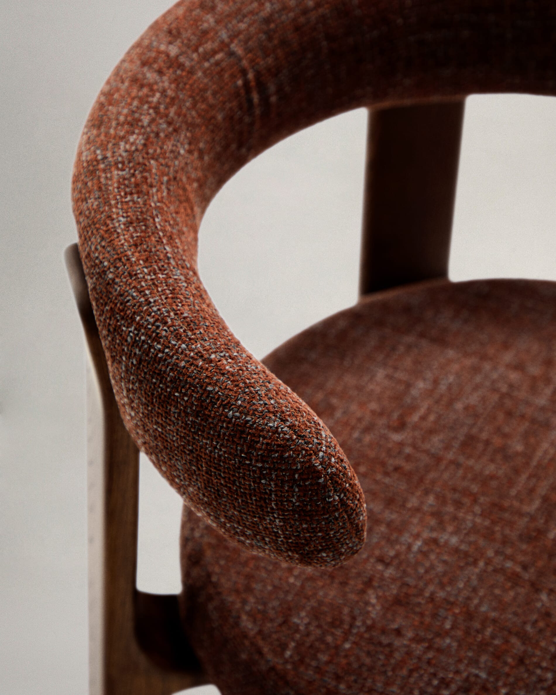 Kave Home Eetkamerstoel 'Granite' Chenille en essenhout, kleur Bruin