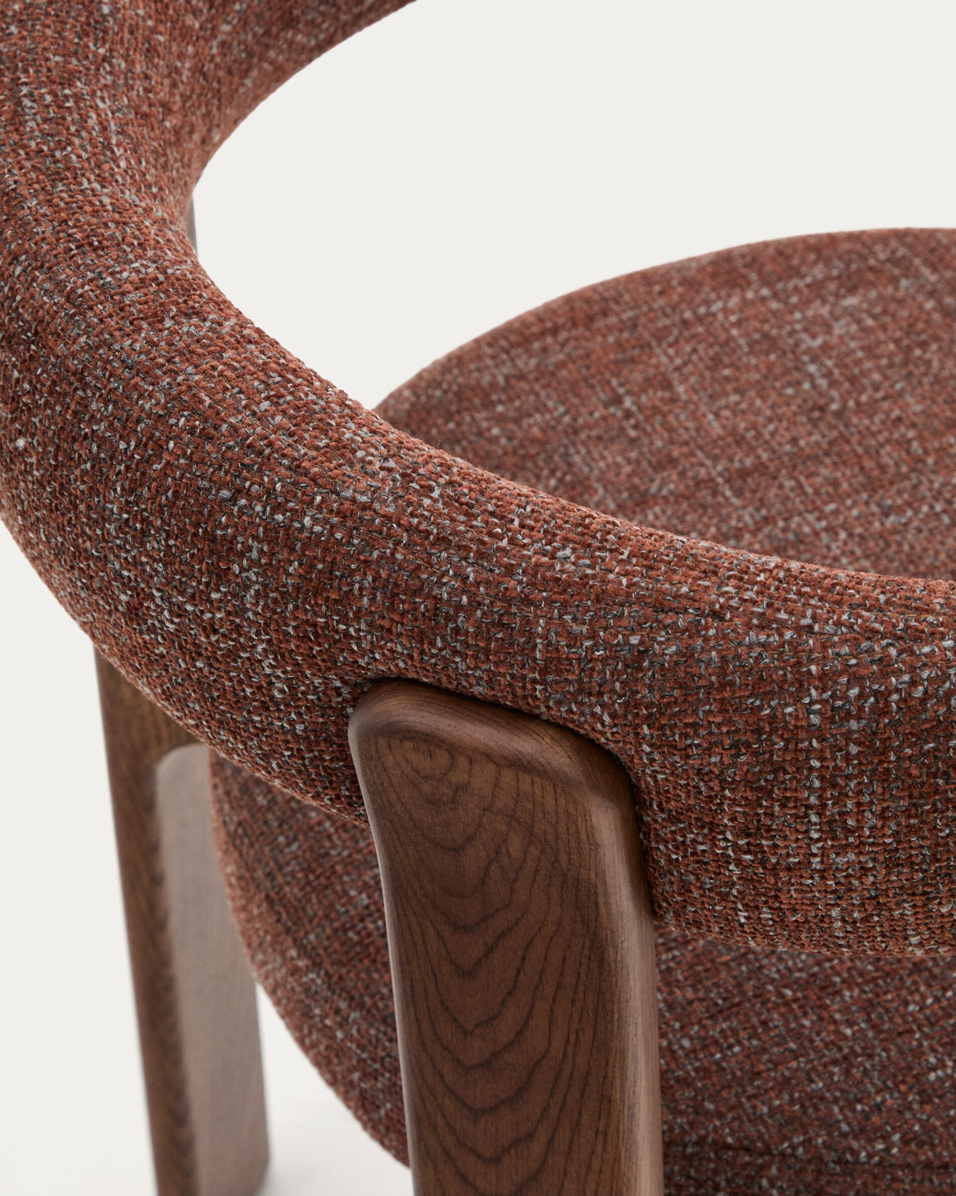 Kave Home Eetkamerstoel 'Granite' Chenille en essenhout, kleur Bruin