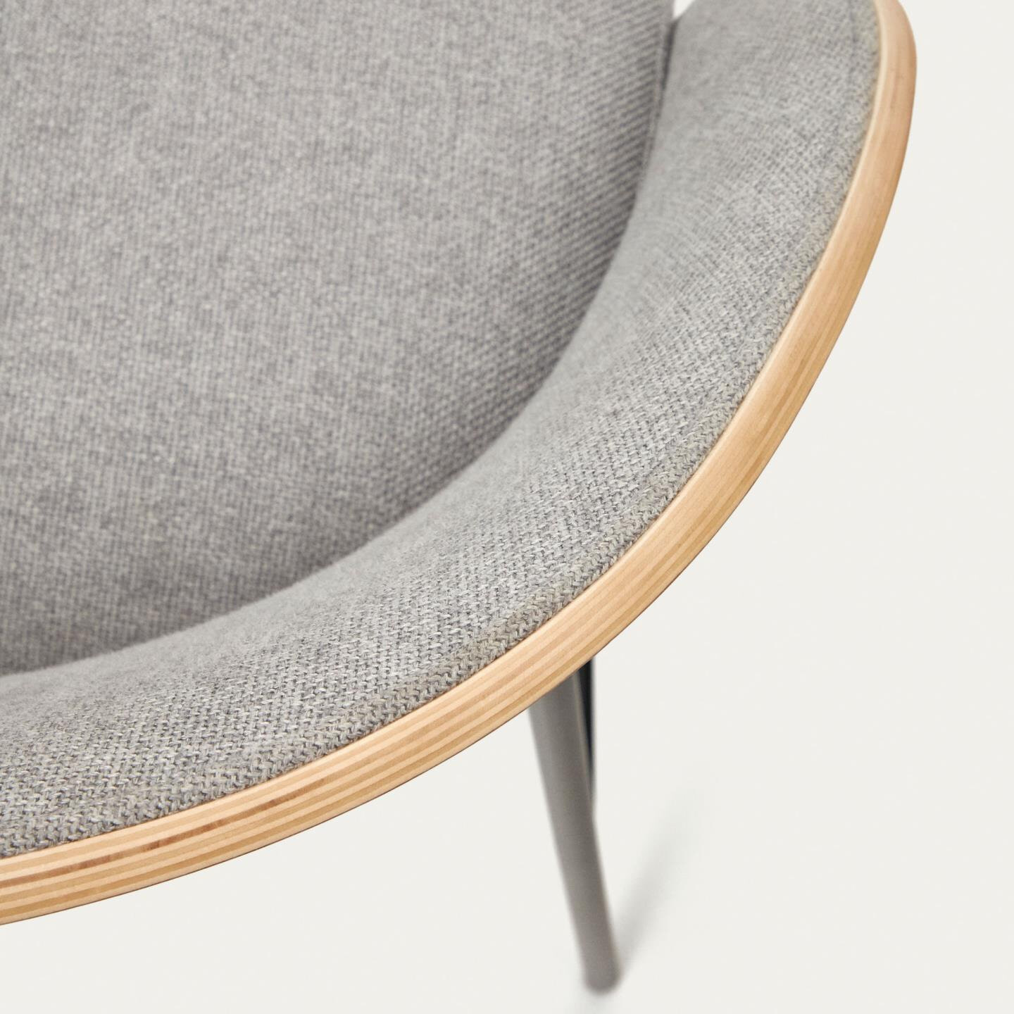 Kave Home Barkruk 'Eamy' Essenhout, kleur Lichtgrijs/Naturel (zithoogte 77cm)