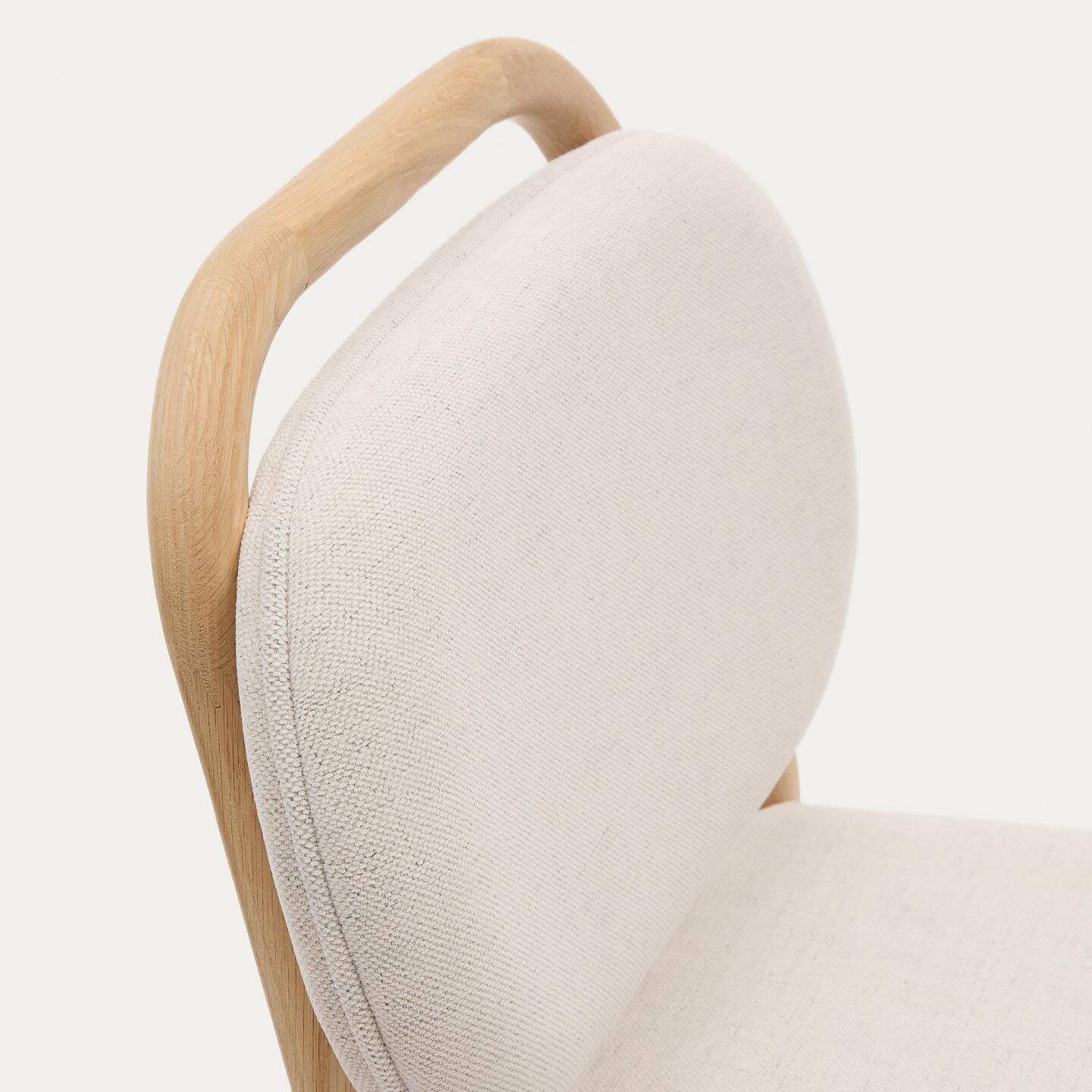 Kave Home Barkruk 'Helda' Chenille en eikenhout, kleur Beige (zithoogte 66cm)