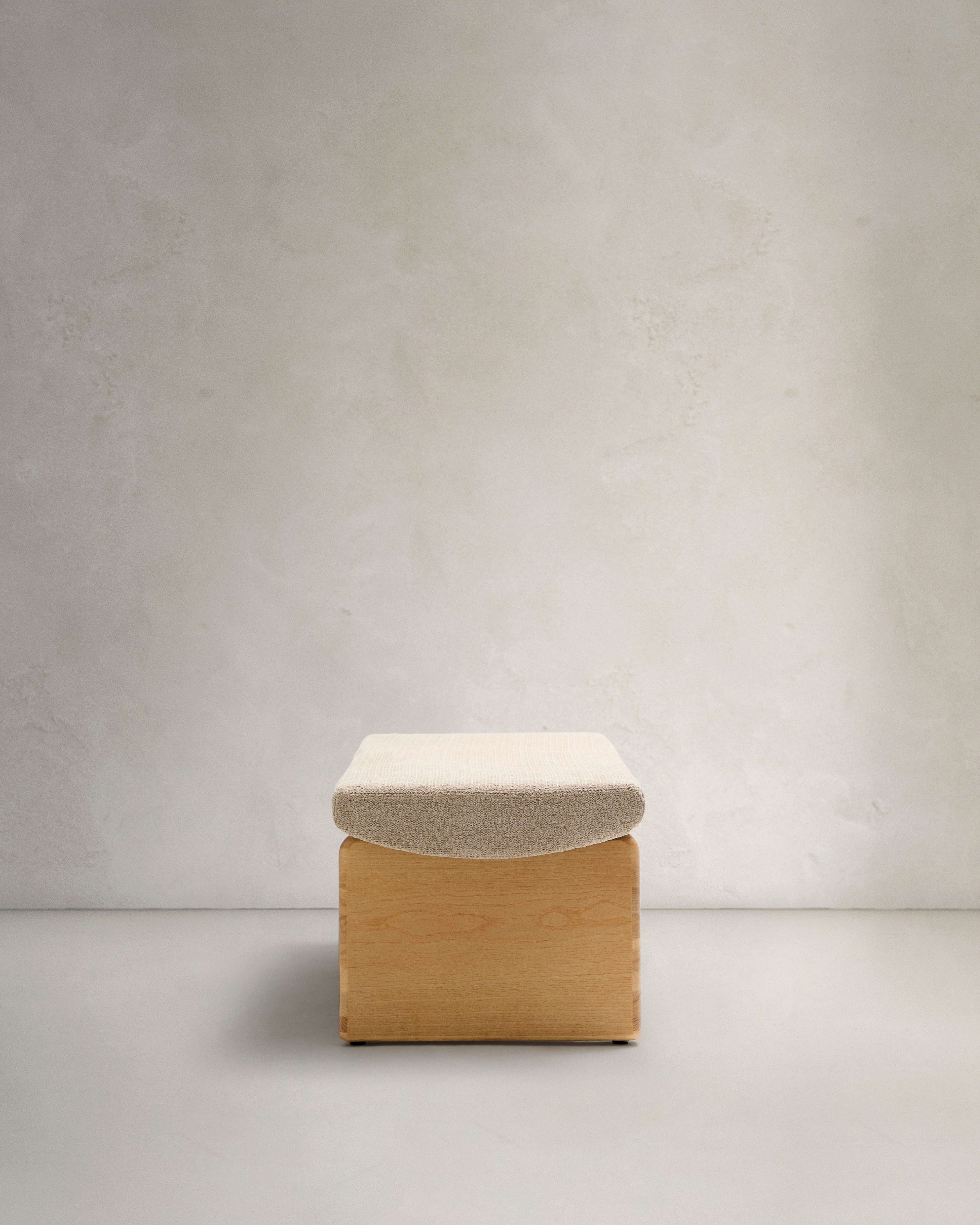 Kave Home Bankje 'Topaz' Chenille en essenhout, 150cm, kleur Naturel