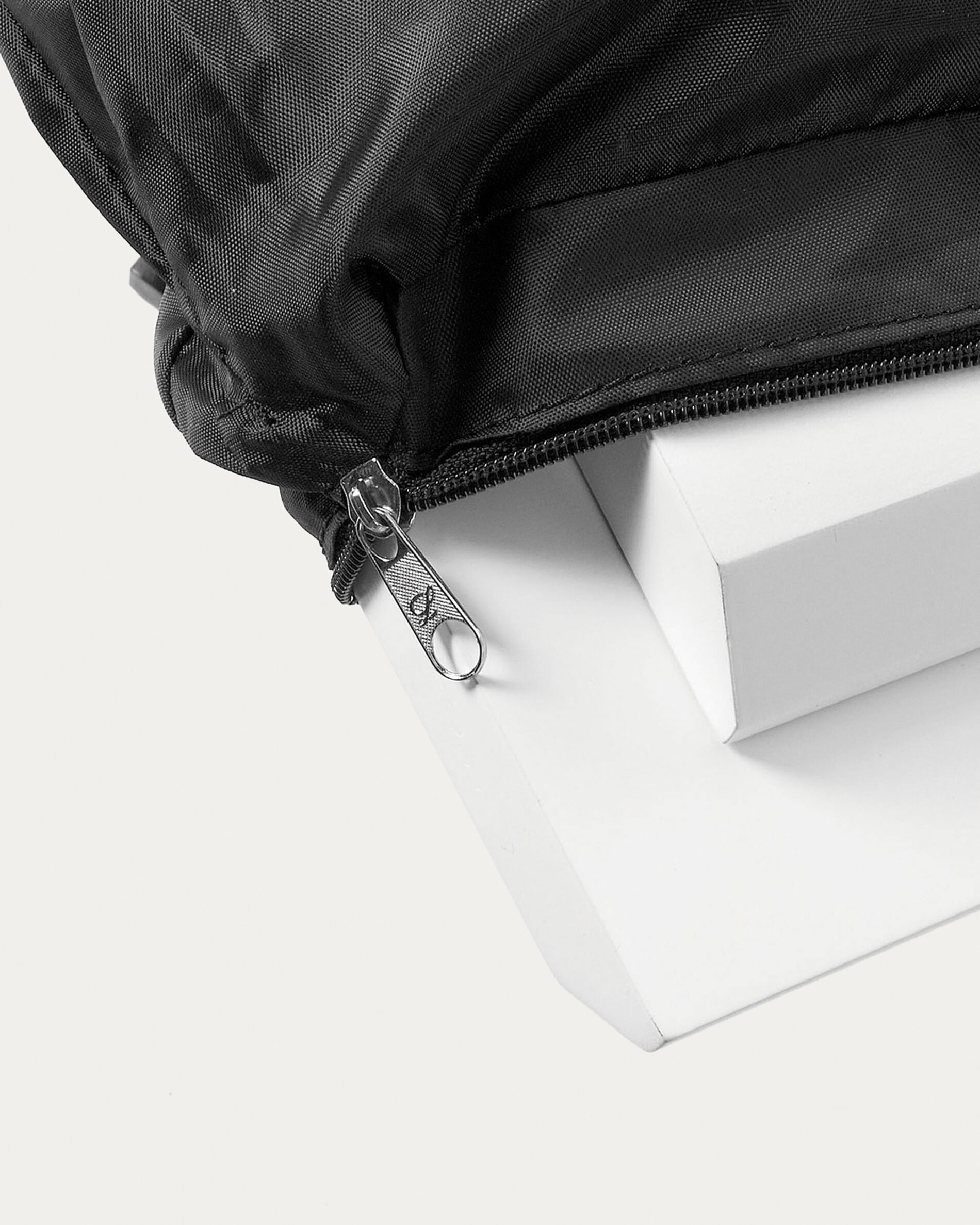 Kave Home Opbergtas 'Oqui' t.b.v. verlengstukken ronde eettafel