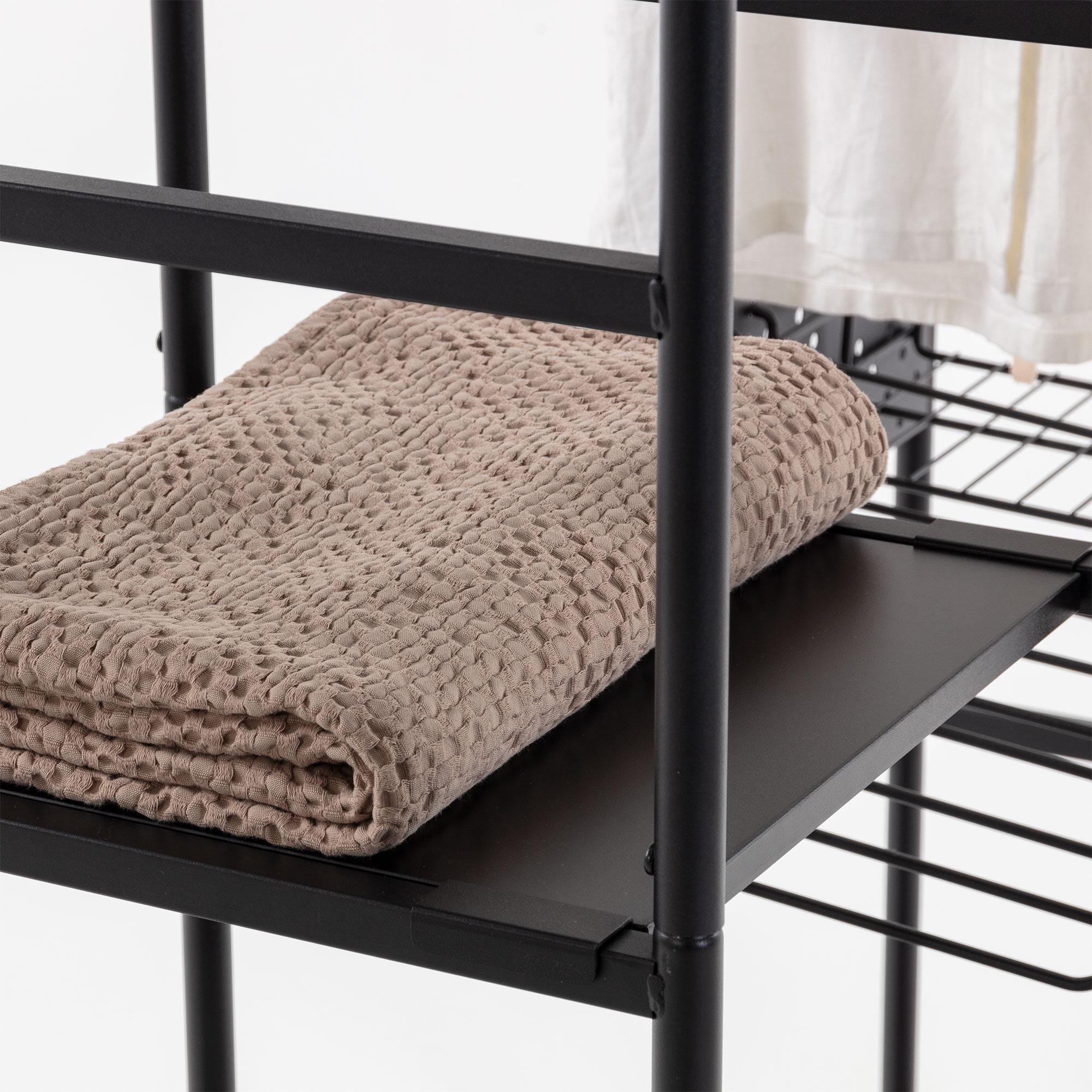 Kave Home Kledingrek 'Storn', kleur Zwart