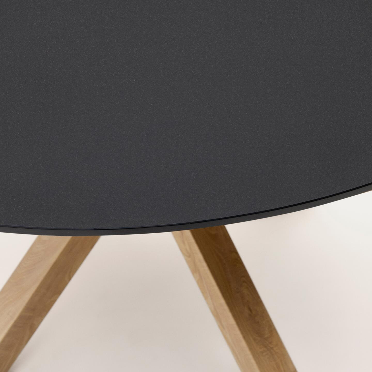 Kave Home Ronde Eettafel 'Argo' Glas en houtlook, 150cm, kleur Zwart