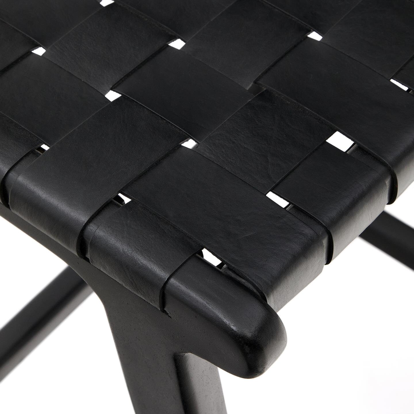 Kave Home Barkruk 'Calixta' Hout en leder, kleur Zwart (zithoogte 67cm)