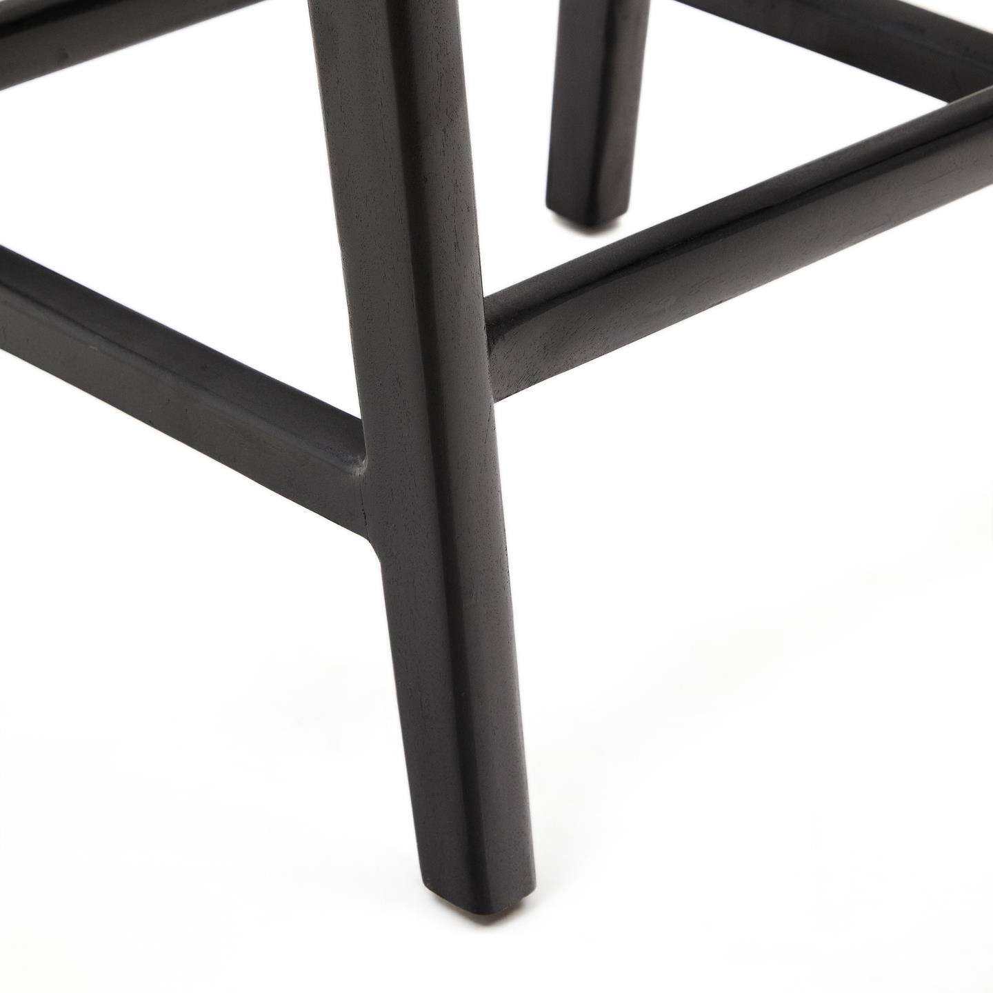 Kave Home Barkruk 'Calixta' Hout en leder, kleur Zwart (zithoogte 67cm)