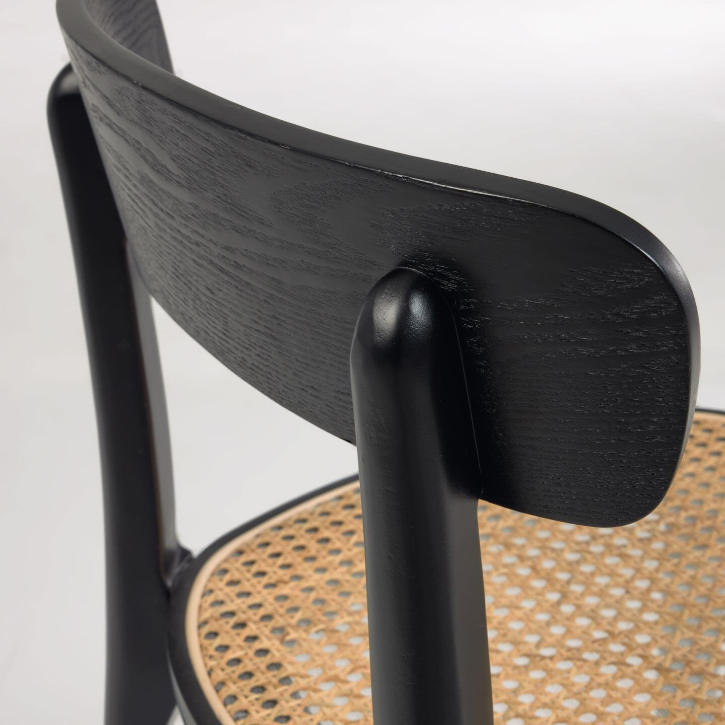 Kave Home Eetkamerstoel 'Romane' Rotan / Webbing, kleur Zwart