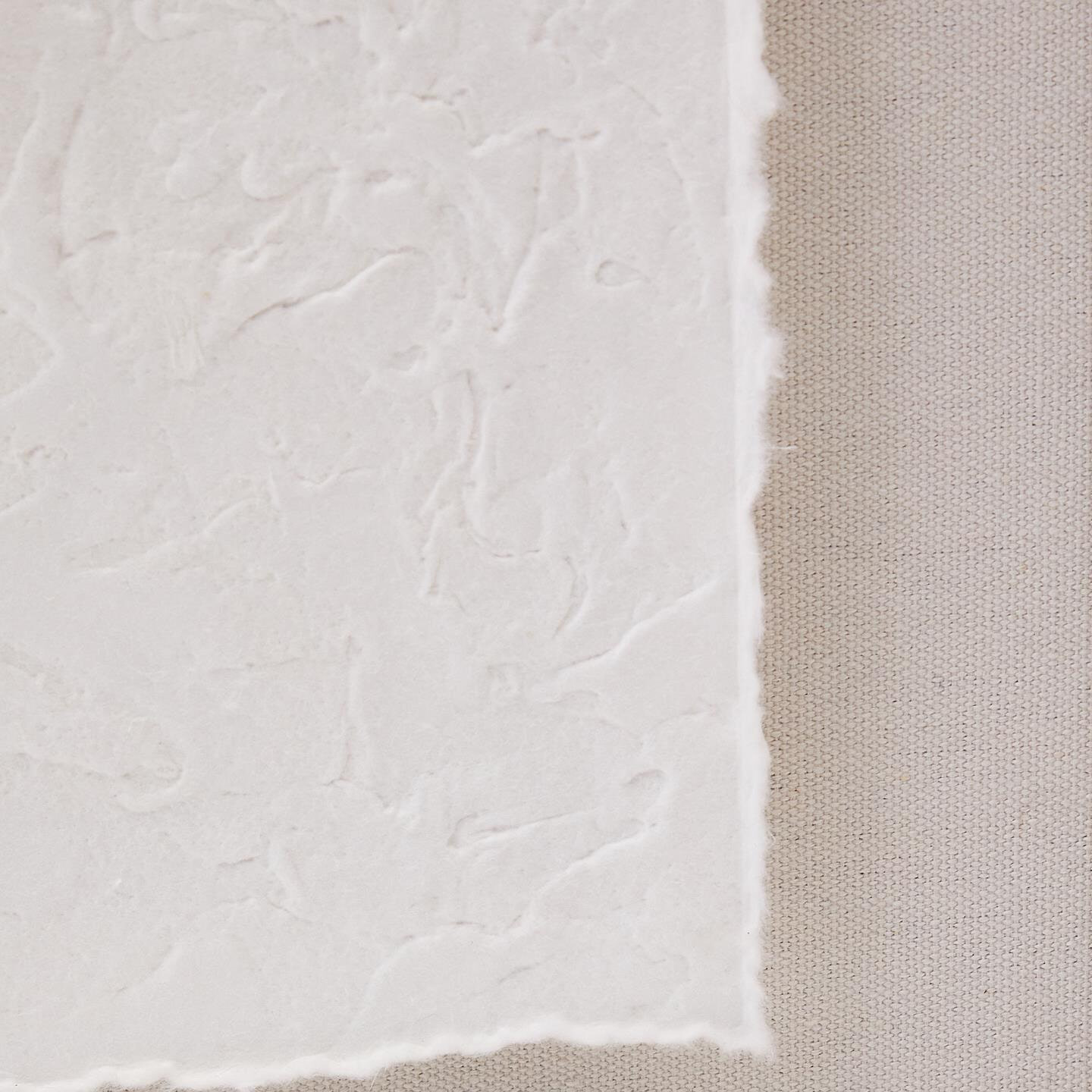 Kave Home Schilderij 'Olvin' Gerecycled papier, 93 x 43cm