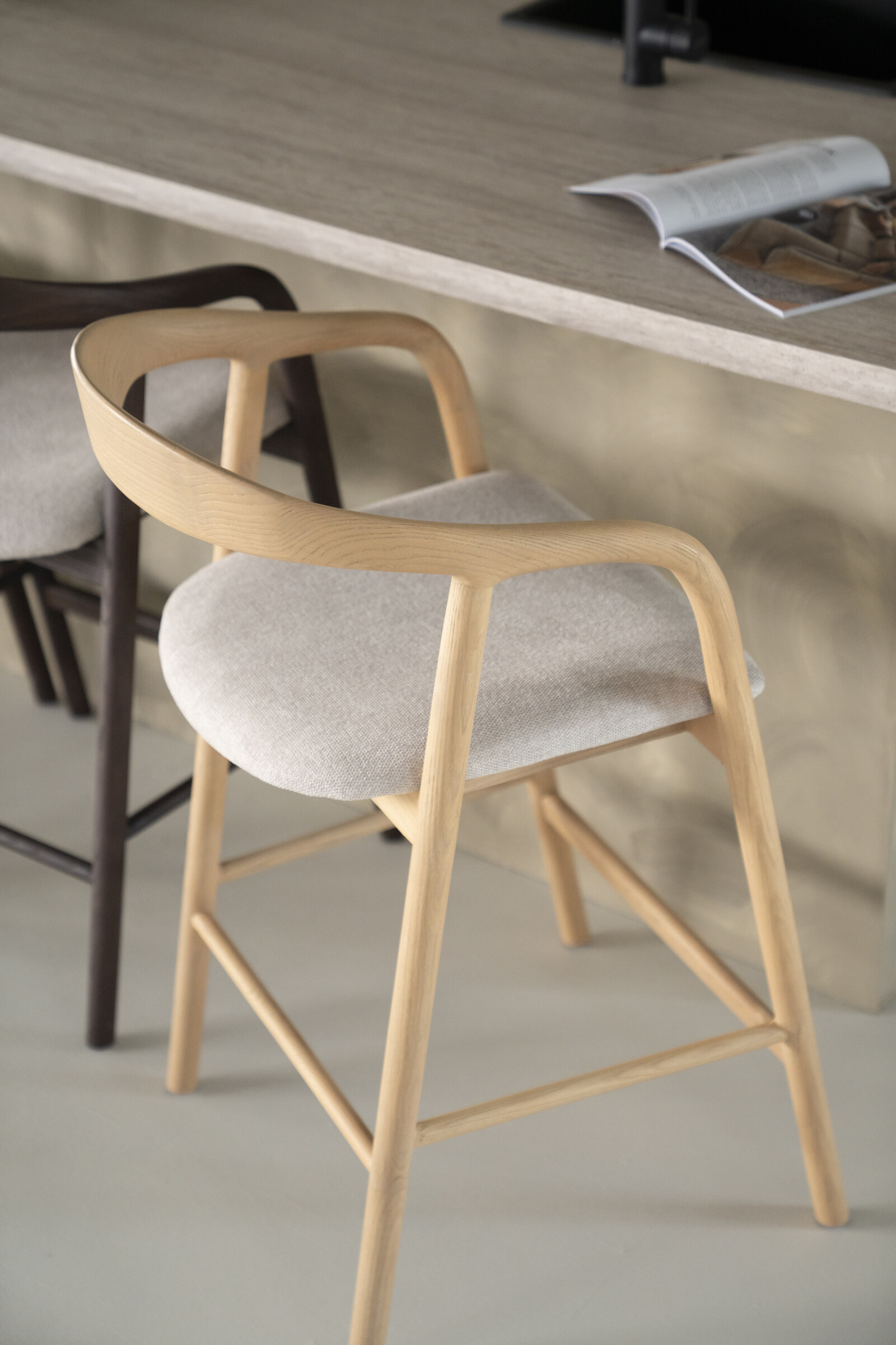 Eleonora Barstoel 'Rayven' Essen en stof, kleur Naturel (zithoogte 65cm)