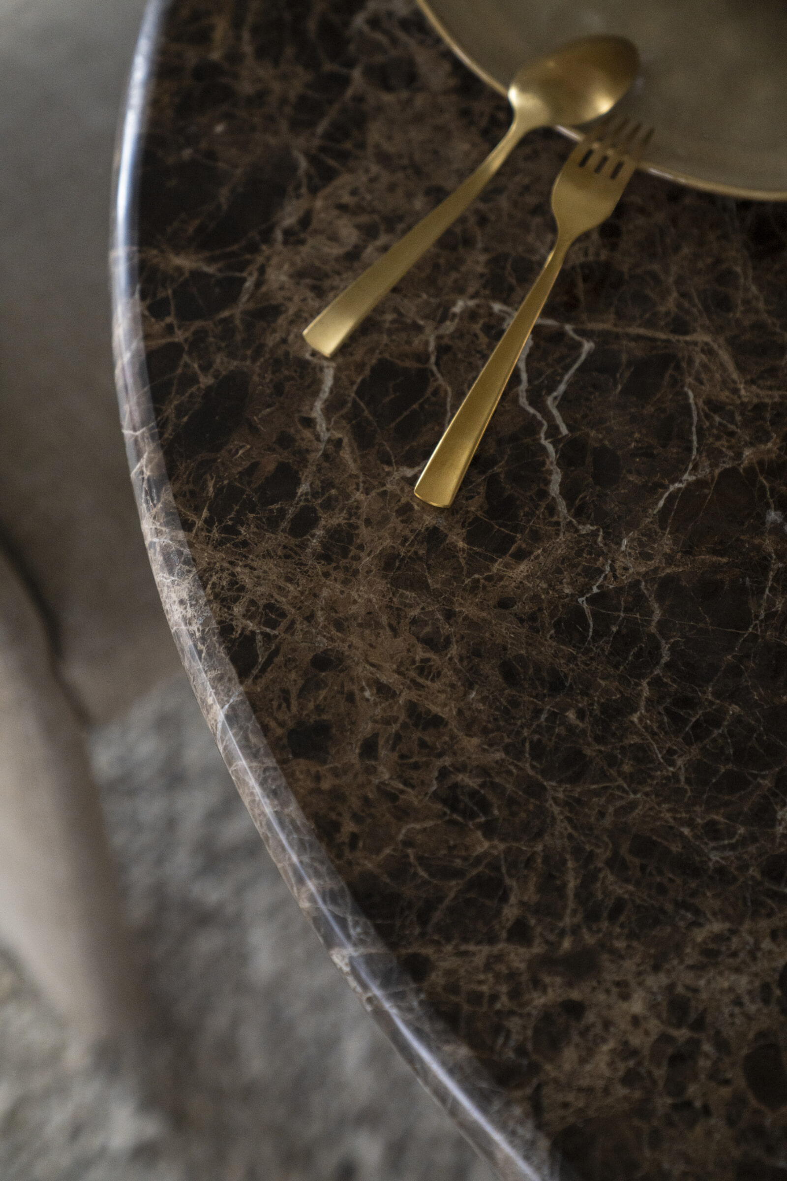 Eleonora Ronde Eettafel 'Lando' Marmer en mangohout, 127 cm