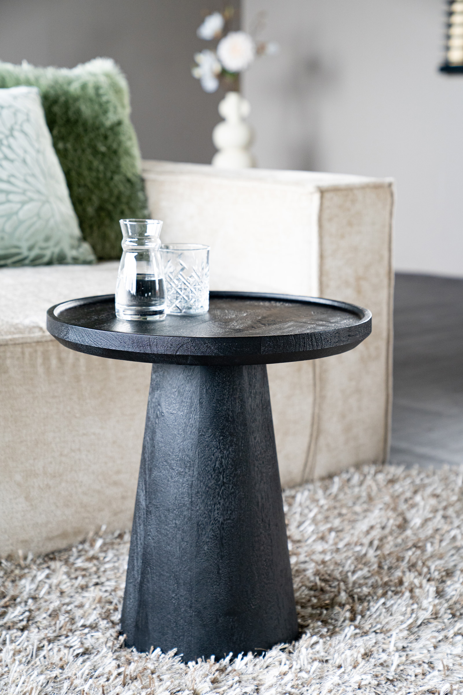 Eleonora Ronde Bijzettafel 'Ron' Mangohout, kleur Zwart, 46cm