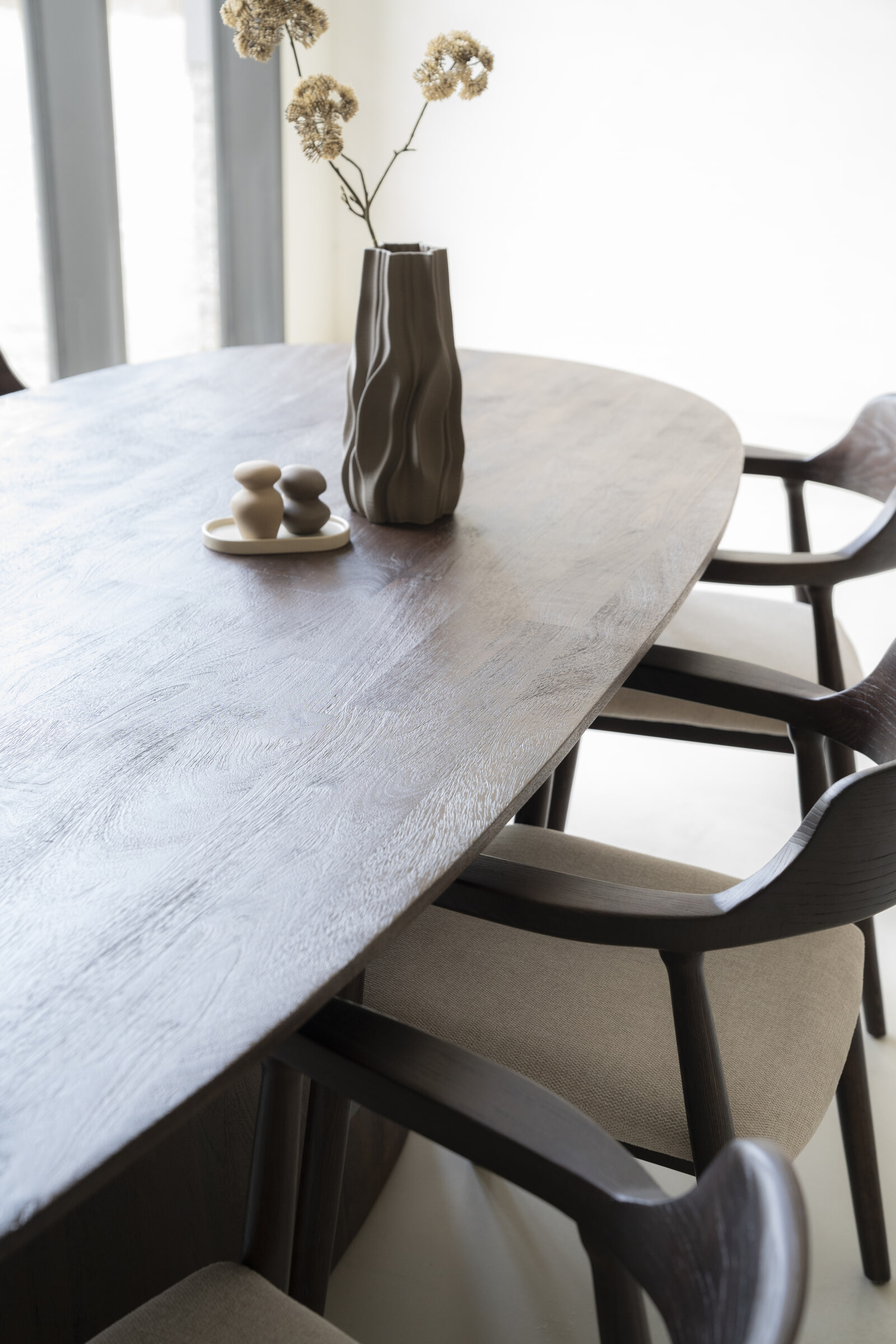 Eleonora Ovale Eettafel 'Aron' Mangohout, kleur Bruin, 250 x 110cm
