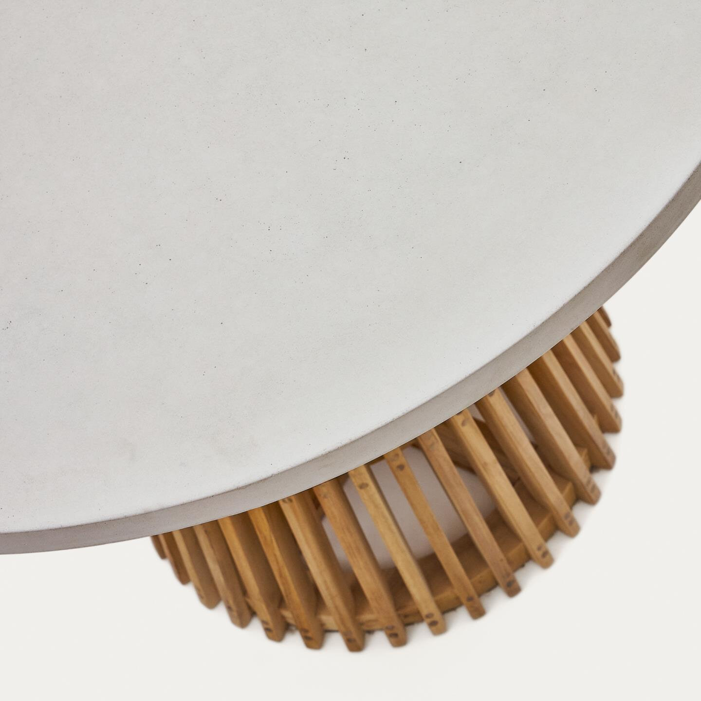 Kave Home Ronde Bistrotafel 'Alcaufar' Cement en Teakhout, 90cm, kleur Grijs