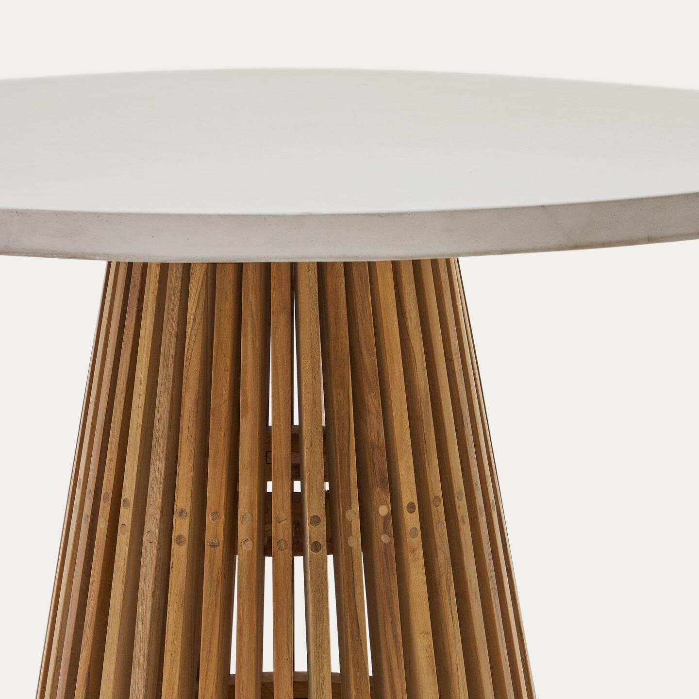 Kave Home Ronde Bistrotafel 'Alcaufar' Cement en Teakhout, 90cm, kleur Grijs