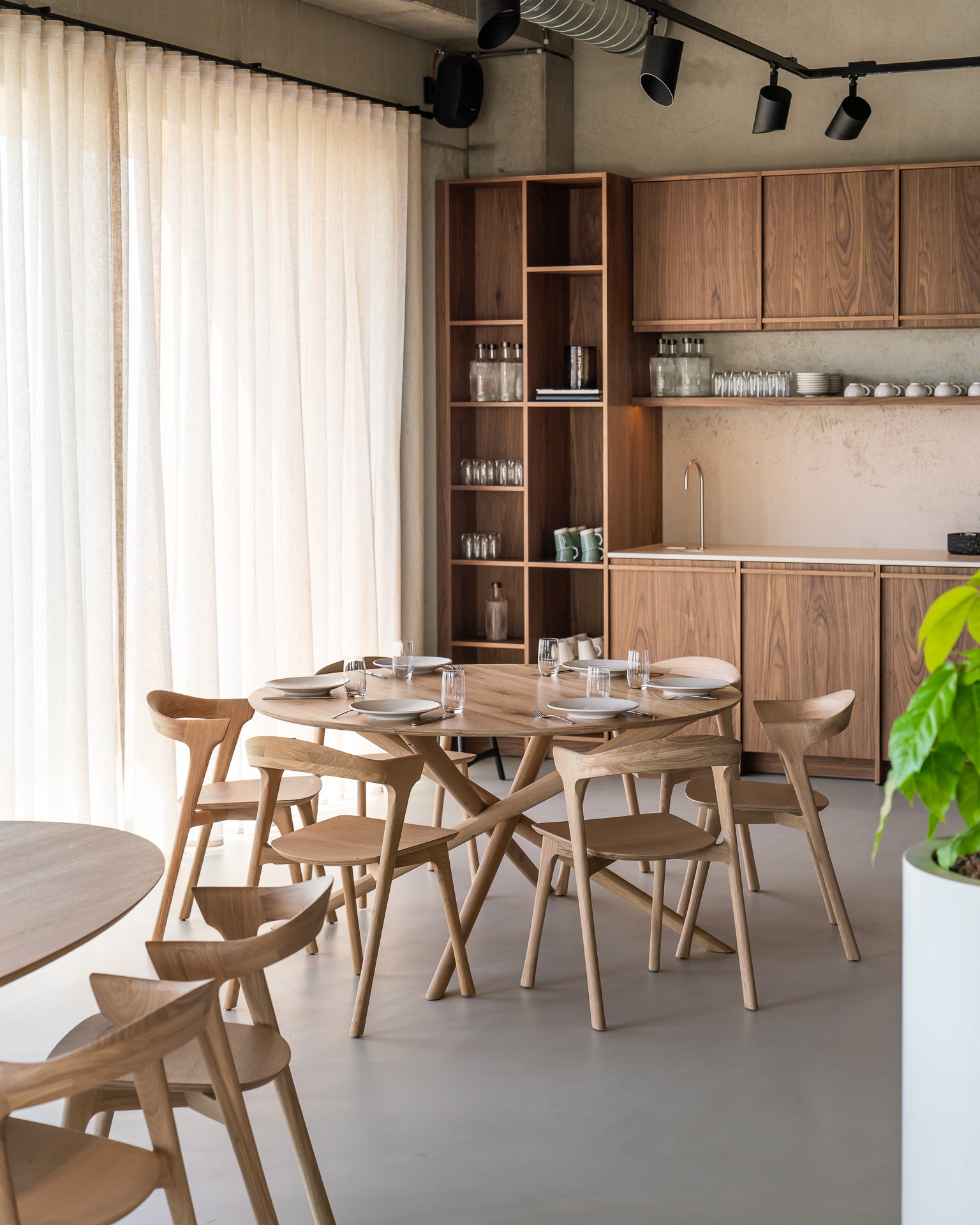 Ethnicraft Ronde Eettafel 'Mikado' Geolied Eikenhout, 150cm, kleur Naturel