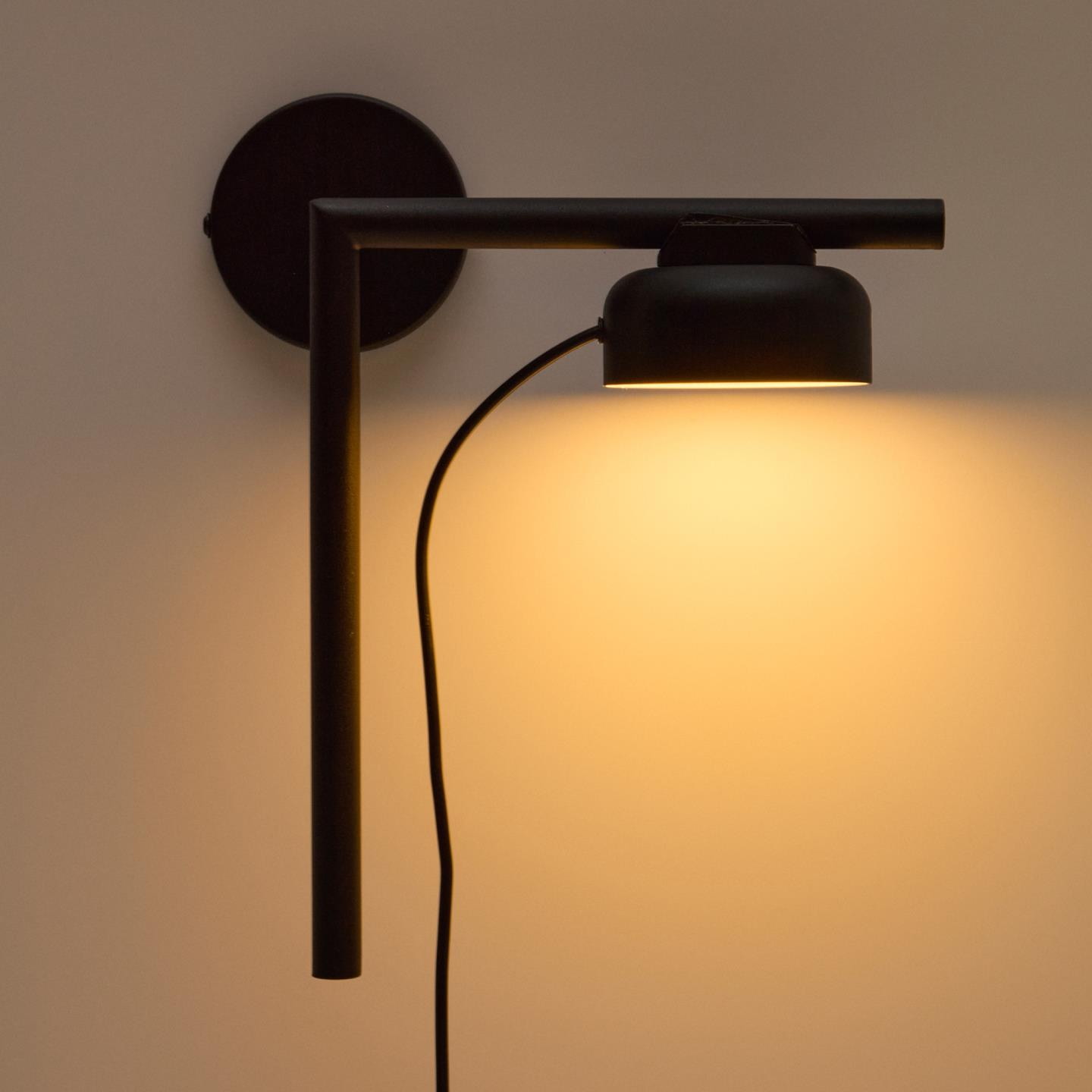 Kave Home Wandlamp 'Orey' Met verplaatsbare spot, kleur Zwart