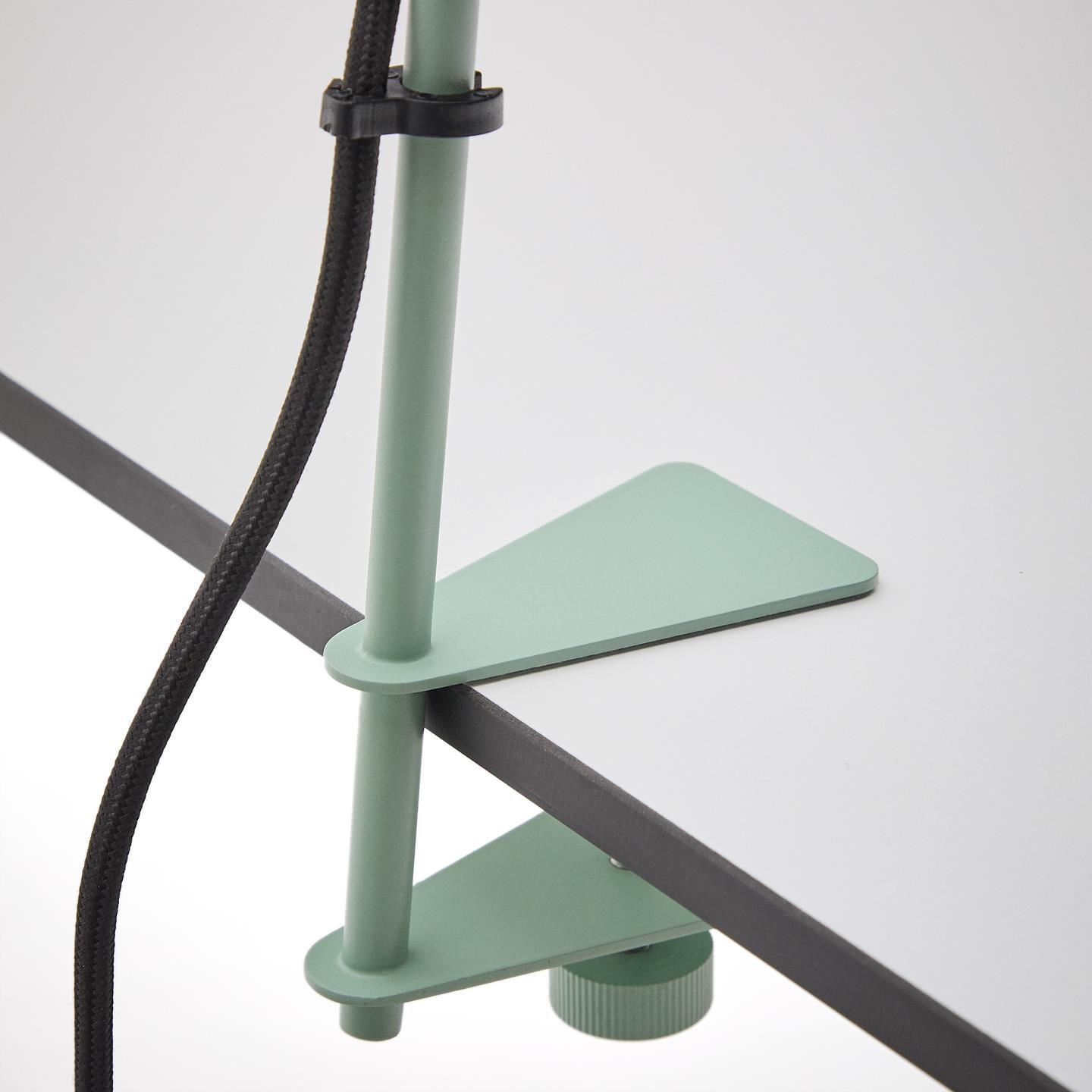 Kave Home Tafellamp 'Jula' Met klem, kleur Groen