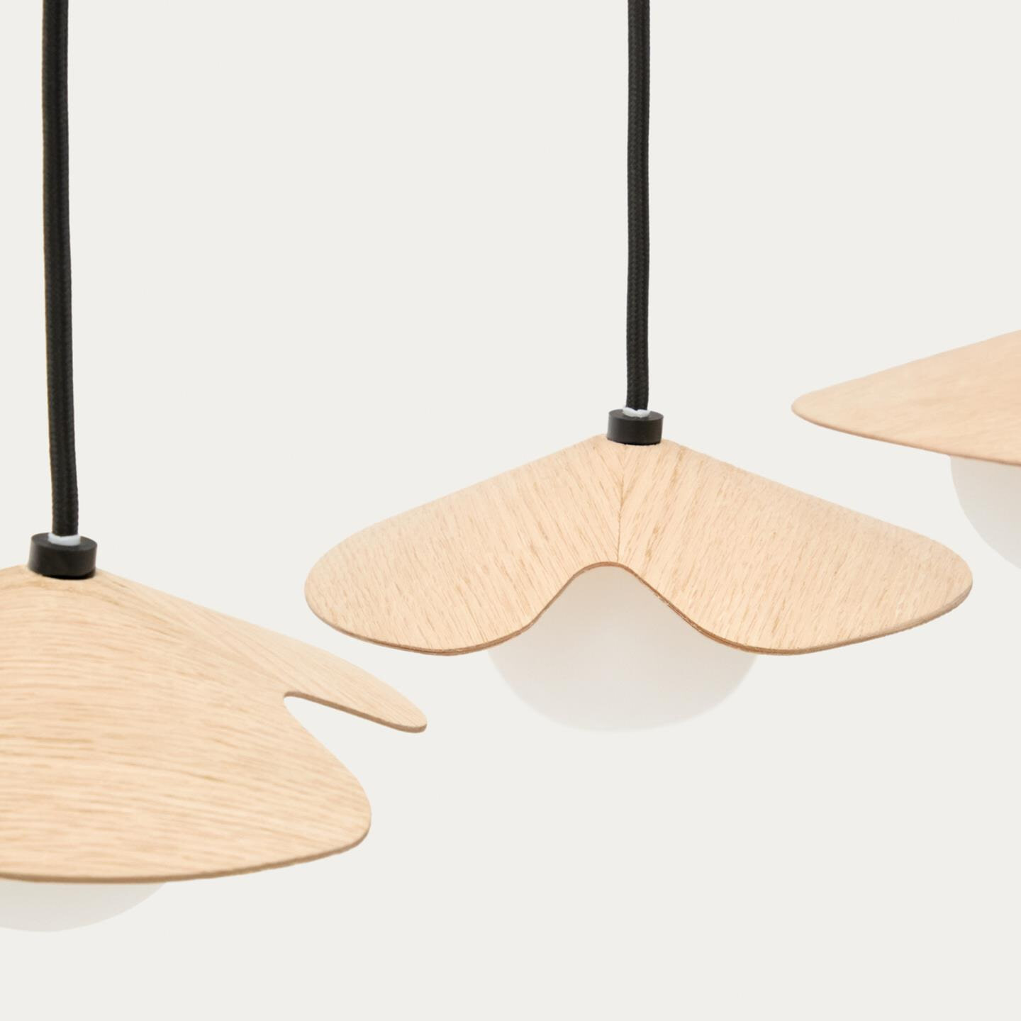 Kave Home Hanglamp 'Wilara' Eiken en glas, 3-lamps