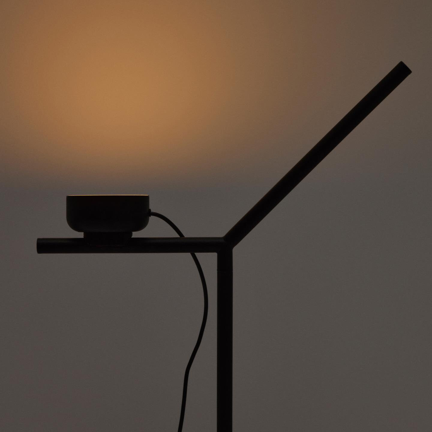 Kave Home Tafellamp 'Orey' Met verstelbare spot, kleur Zwart
