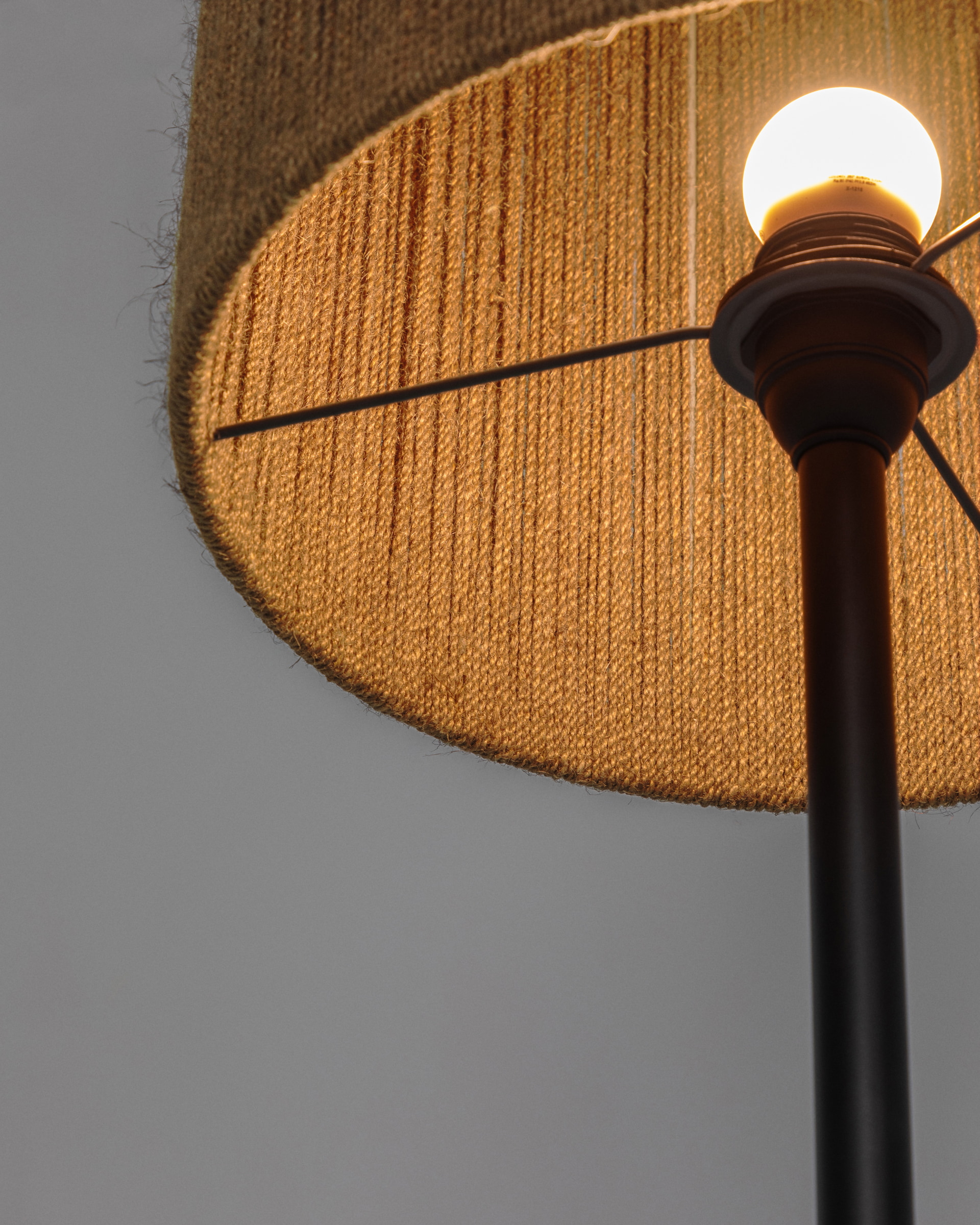 Kave Home Vloerlamp 'Kor' Acaciahout en jute, 147cm