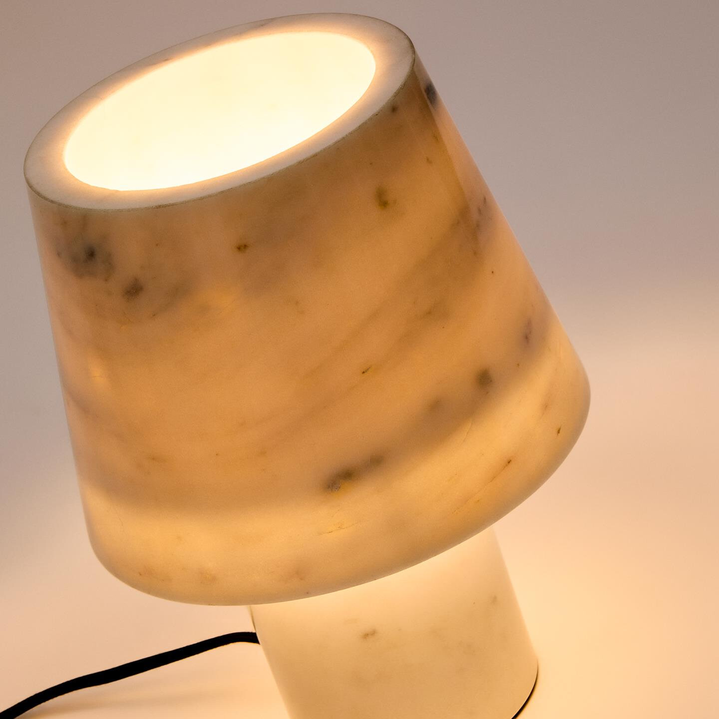 Kave Home Tafellamp 'Alaro' Marmer, 27cm hoog