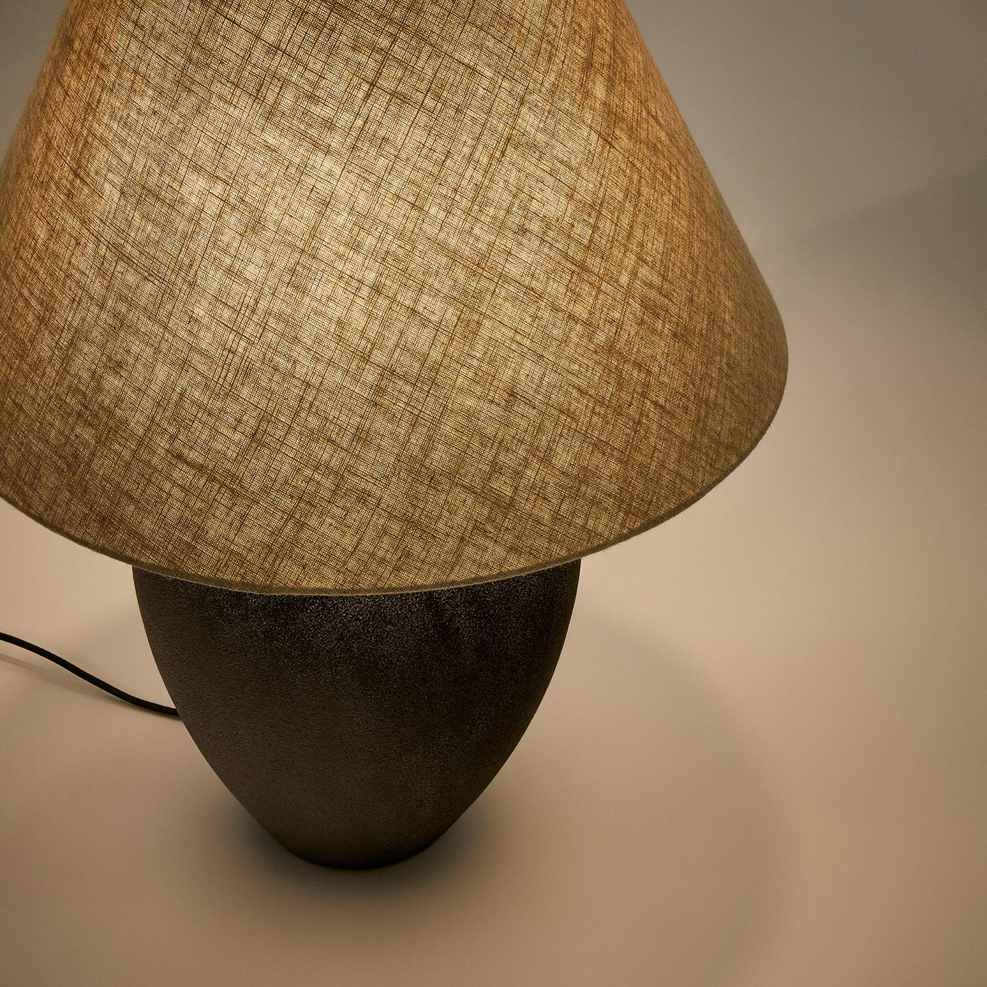 Kave Home Tafellamp 'Mercadal' Keramiek en linnen (incl. kap)