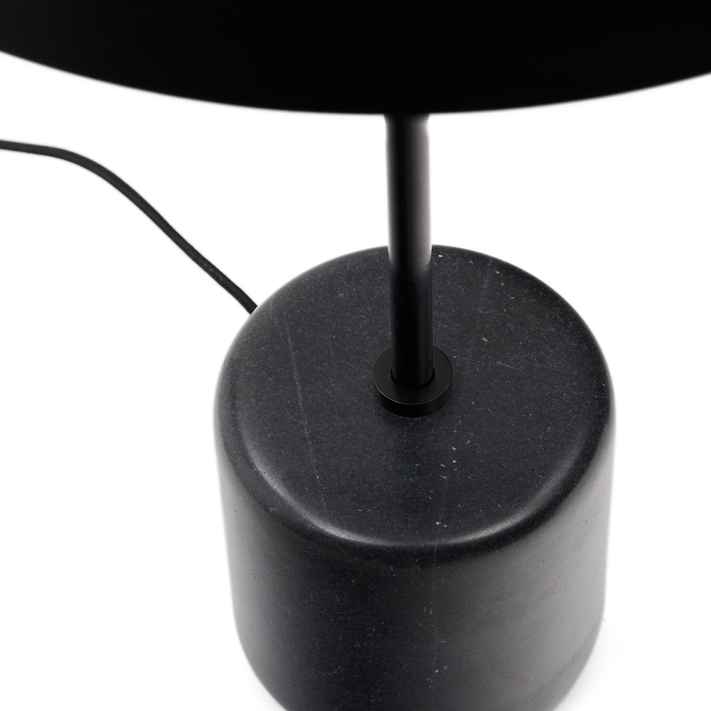 Kave Home Tafellamp 'Sayra' Marmer en metaal, 58cm