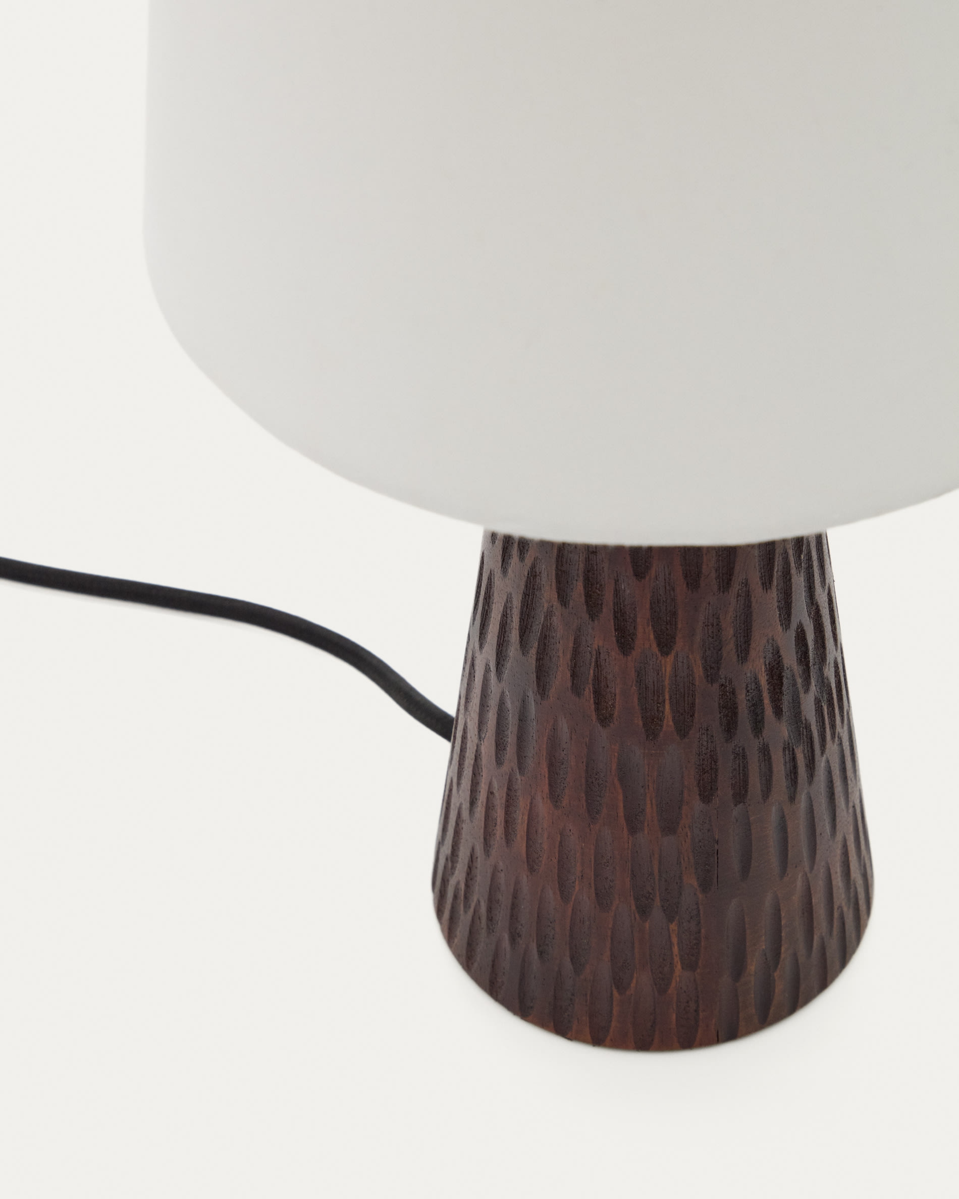 Kave Home Tafellamp 'Amire' Mangohout en stof, 50cm