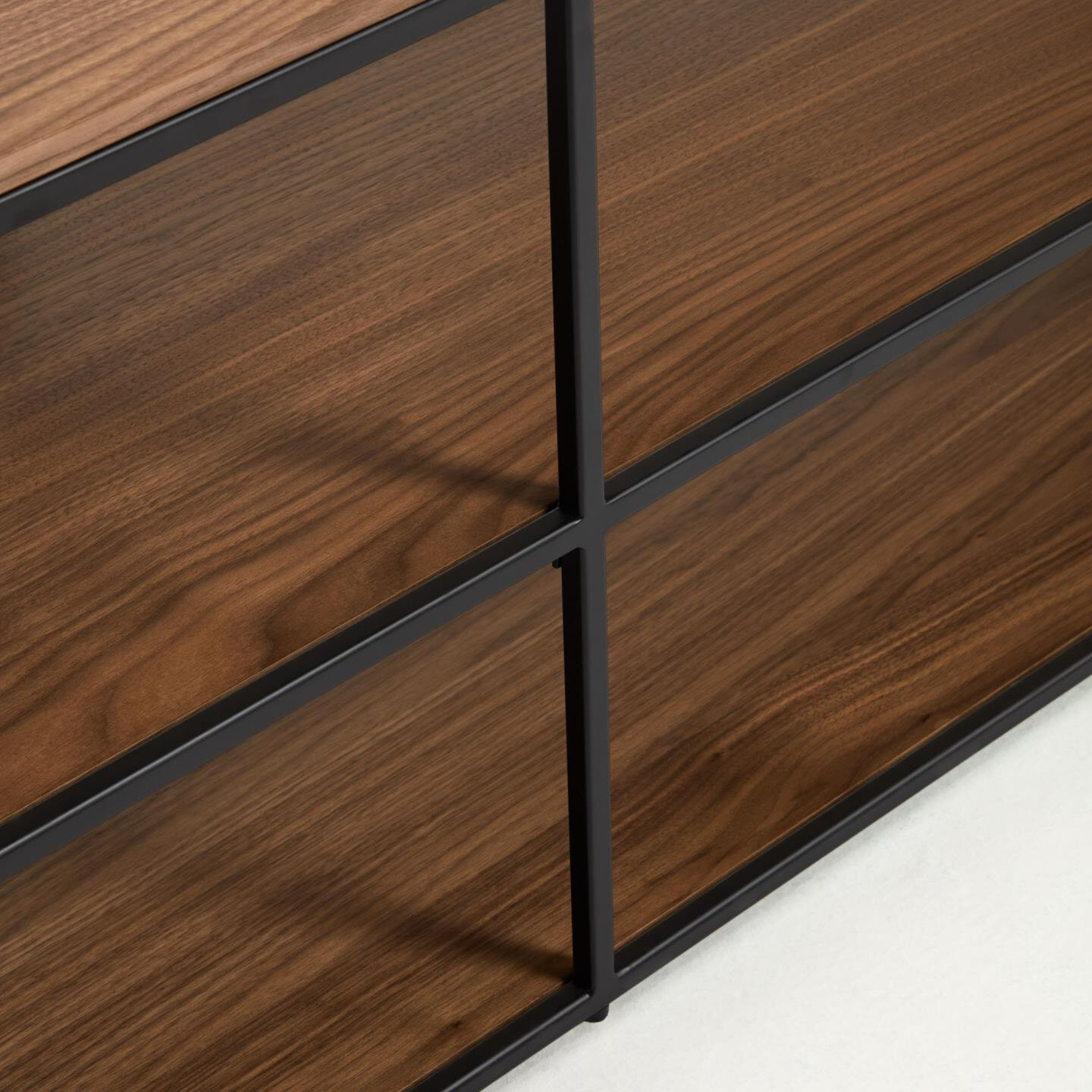 Kave Home TV-meubel 'Yoana' Walnoot en metaal, 160cm, kleur Bruin