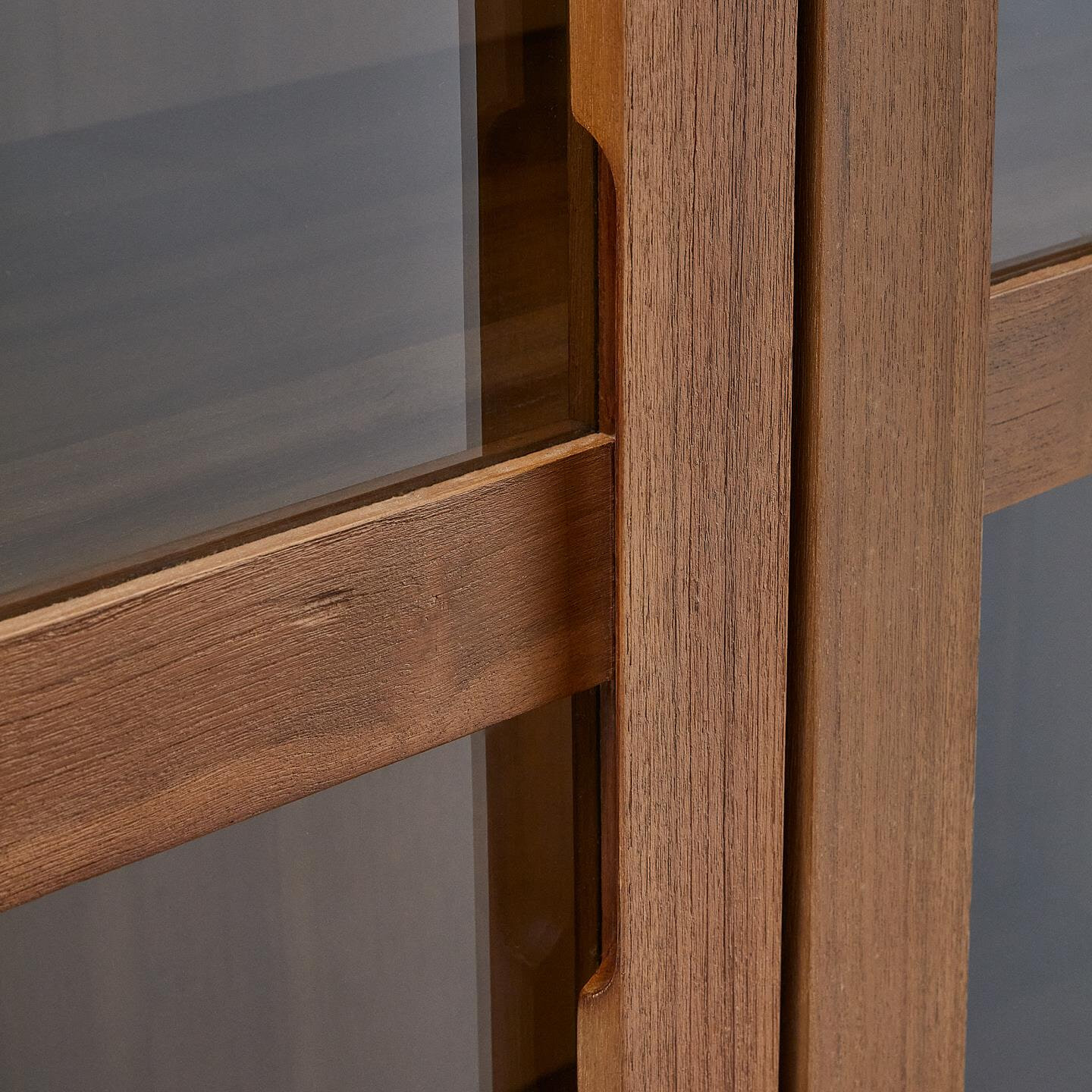 Kave Home Vitrinekast 'Sashi' Teakhout, 185 x 110cm