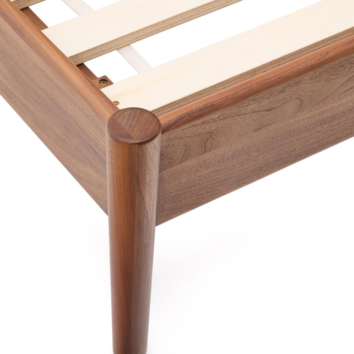 Kave Home Bed 'Elan' Notenhout, 160 x 200cm