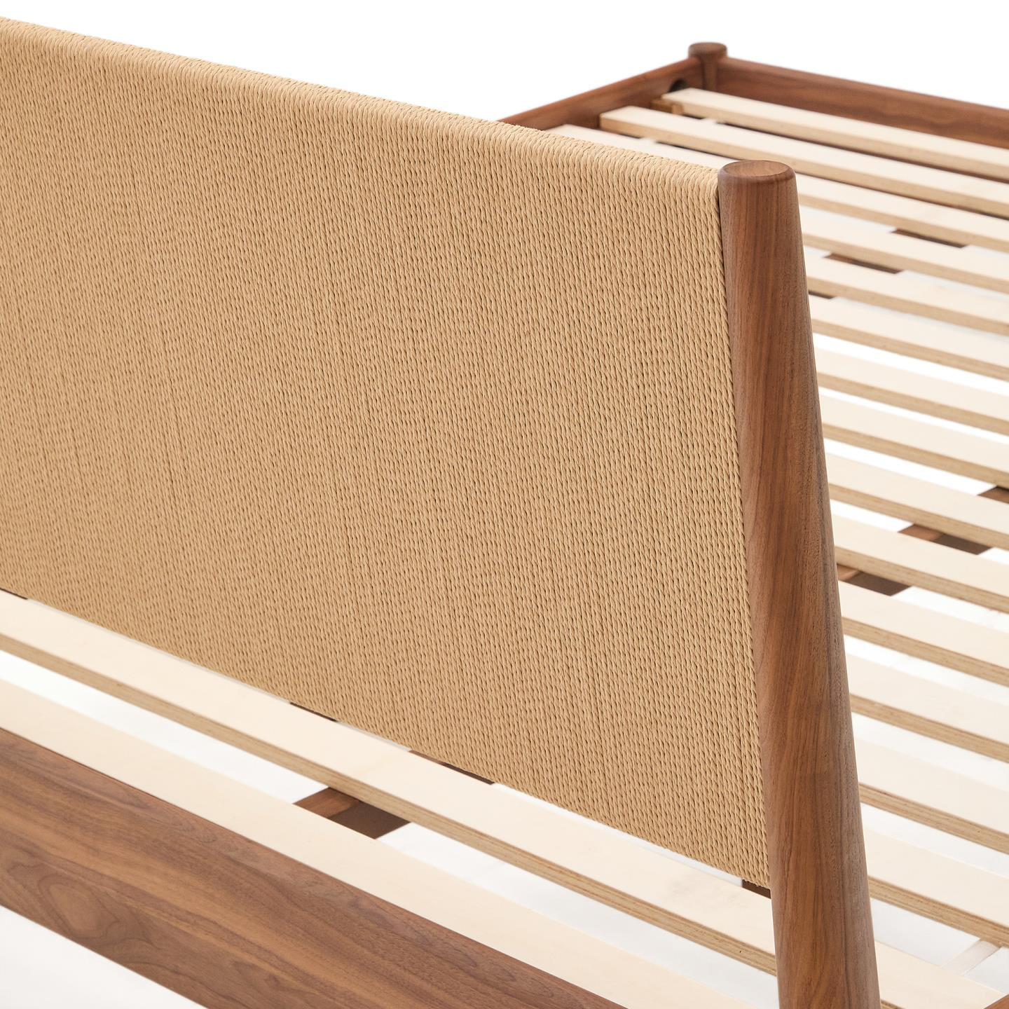 Kave Home Bed 'Elan' Notenhout, 160 x 200cm