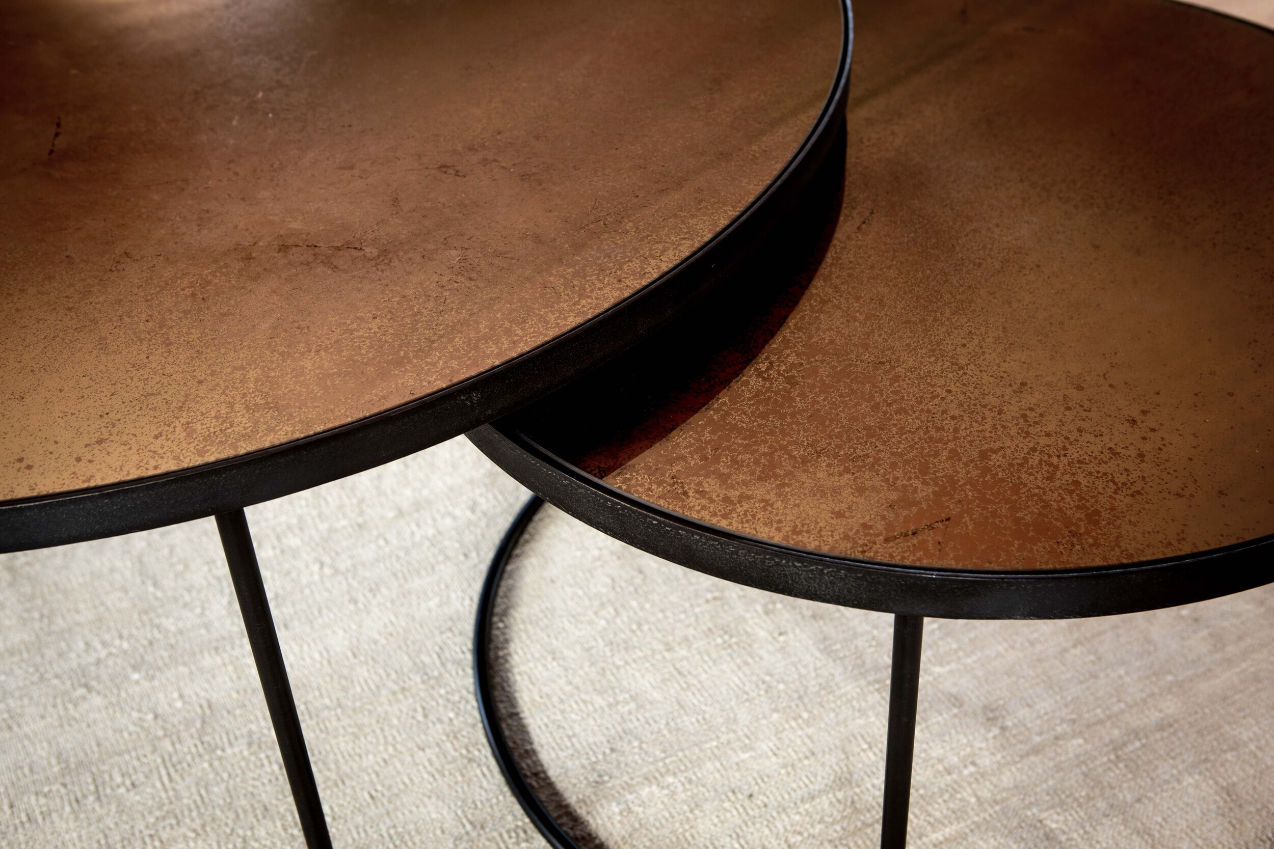 Ethnicraft Ronde Salontafel 'Nesting' Spiegelglas, Set van 2 stuks, kleur Brons