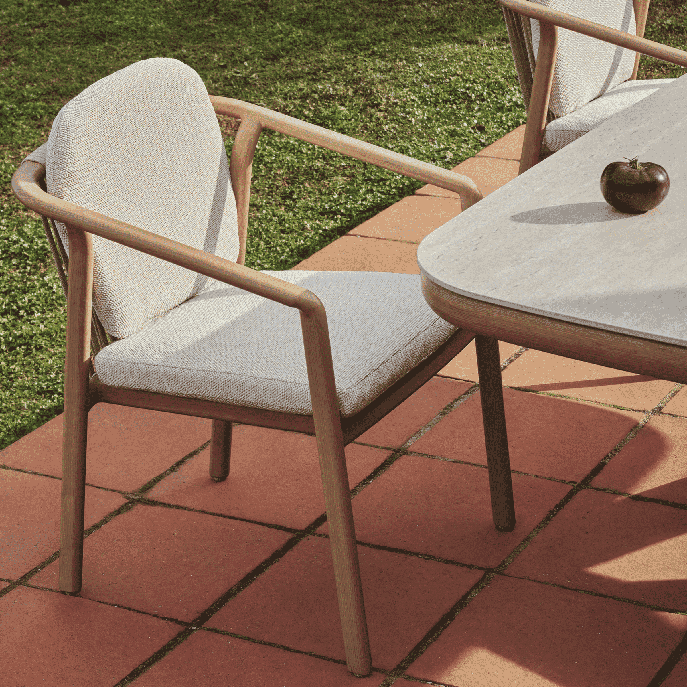 Kave Home Tuinstoel Sirte - Ecru/Houtlook