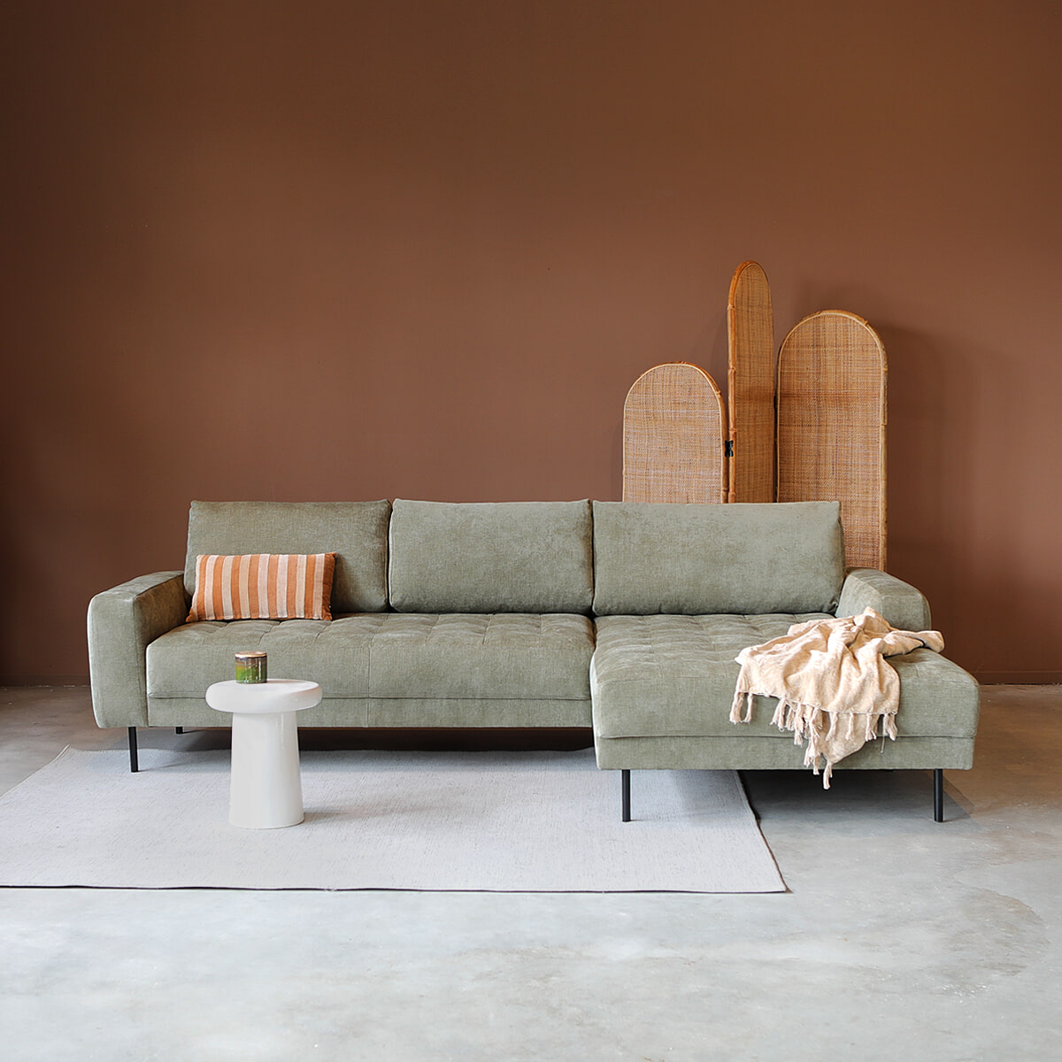 PEPP Interiors Loungebank 'Oreo' 275cm, met chaise longue rechts, Rebel stof, kleur Groen