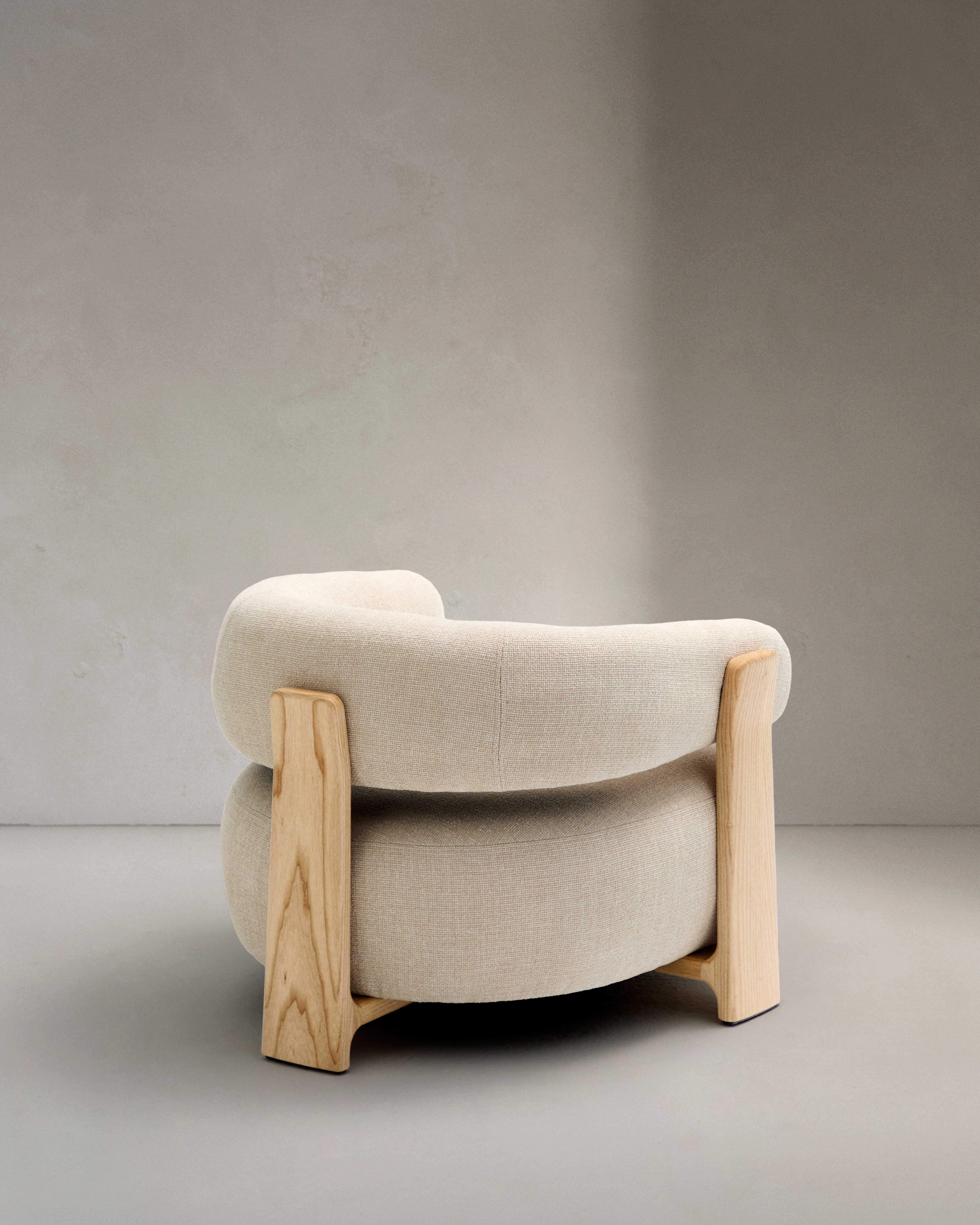 Kave Home Fauteuil 'Granite' Chenille en essenhout, kleur Beige/Naturel