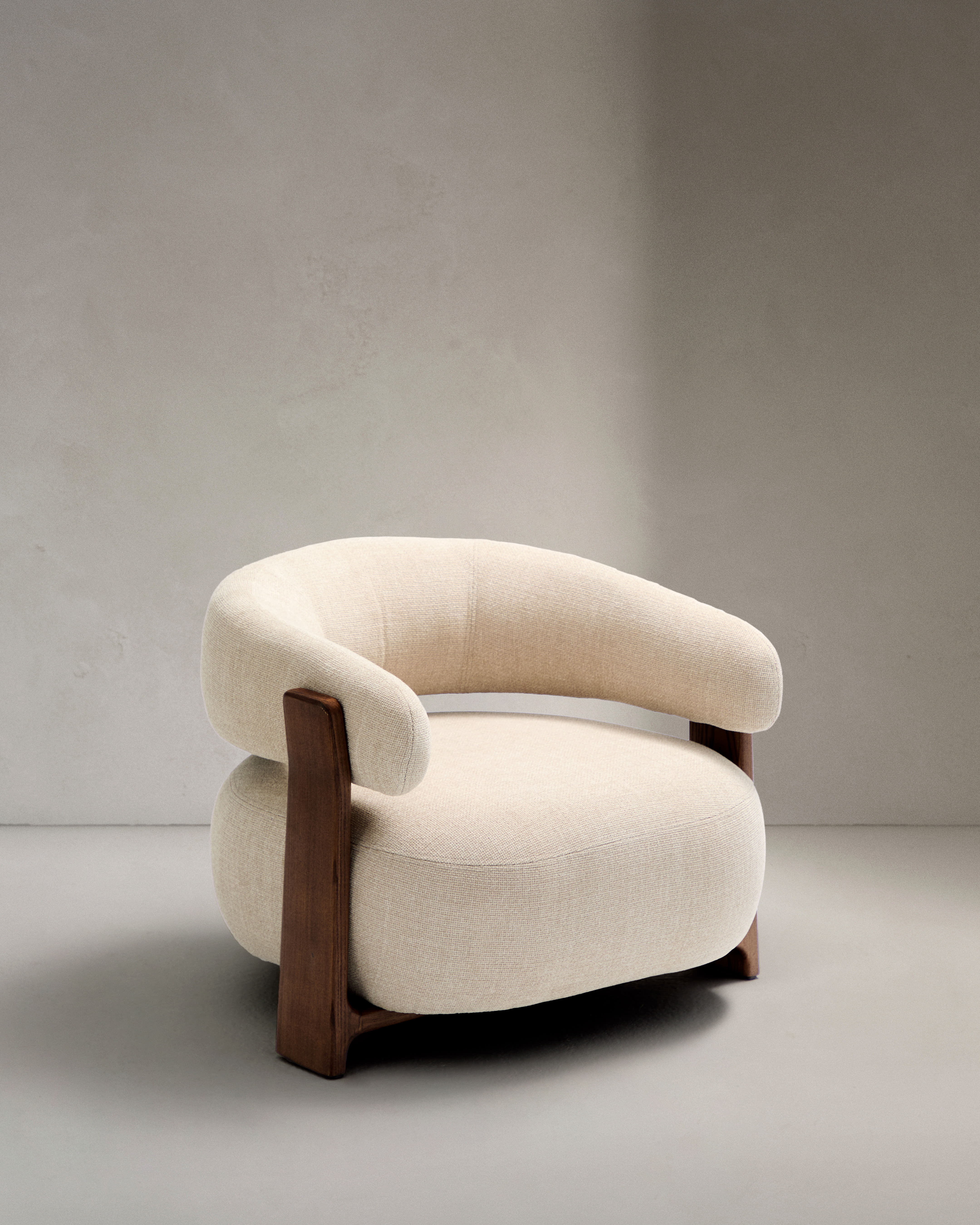 Kave Home Fauteuil 'Granite' Chenille en essenhout, kleur Beige/Bruin