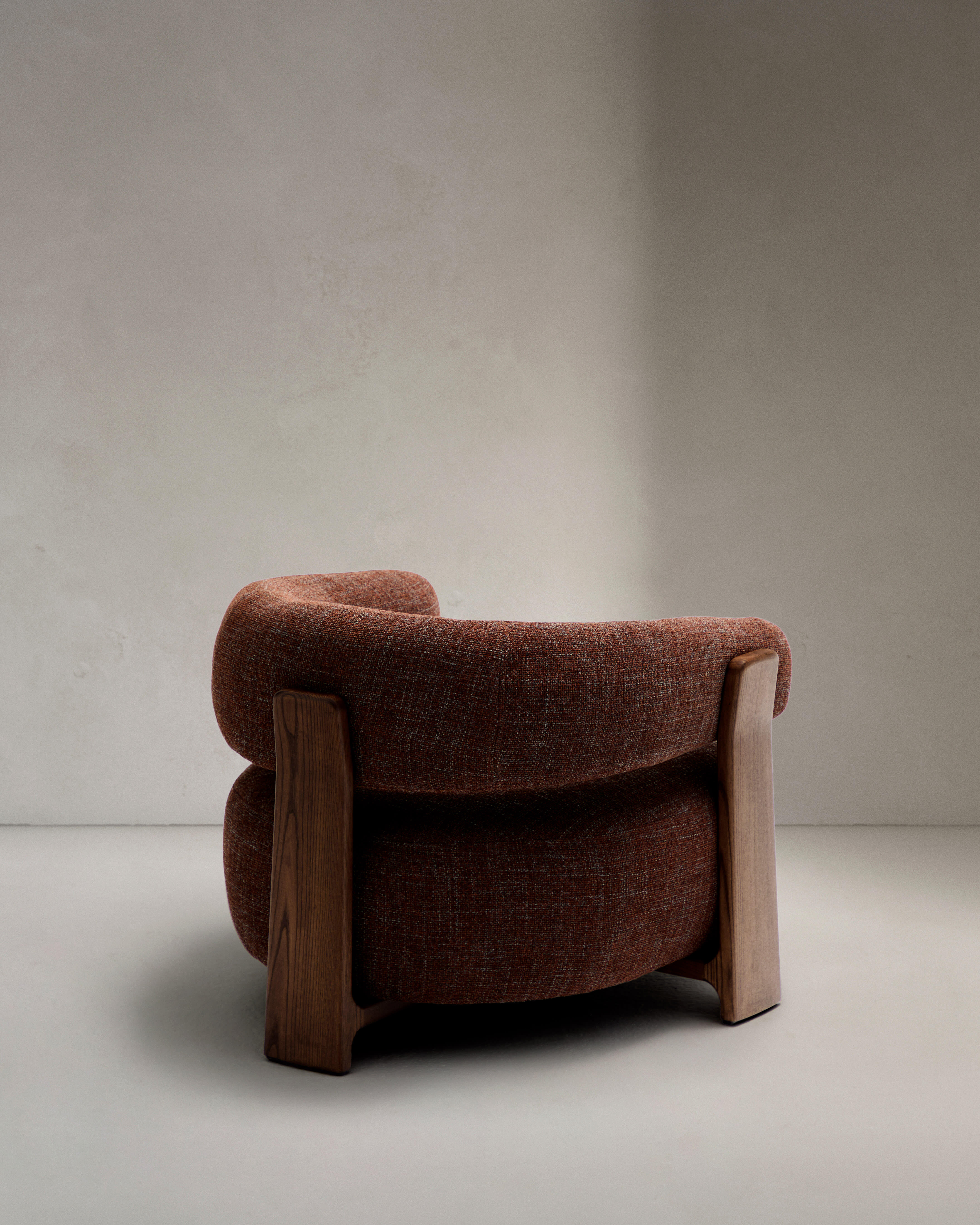 Kave Home Fauteuil 'Granite' Chenille en essenhout, kleur Bruin