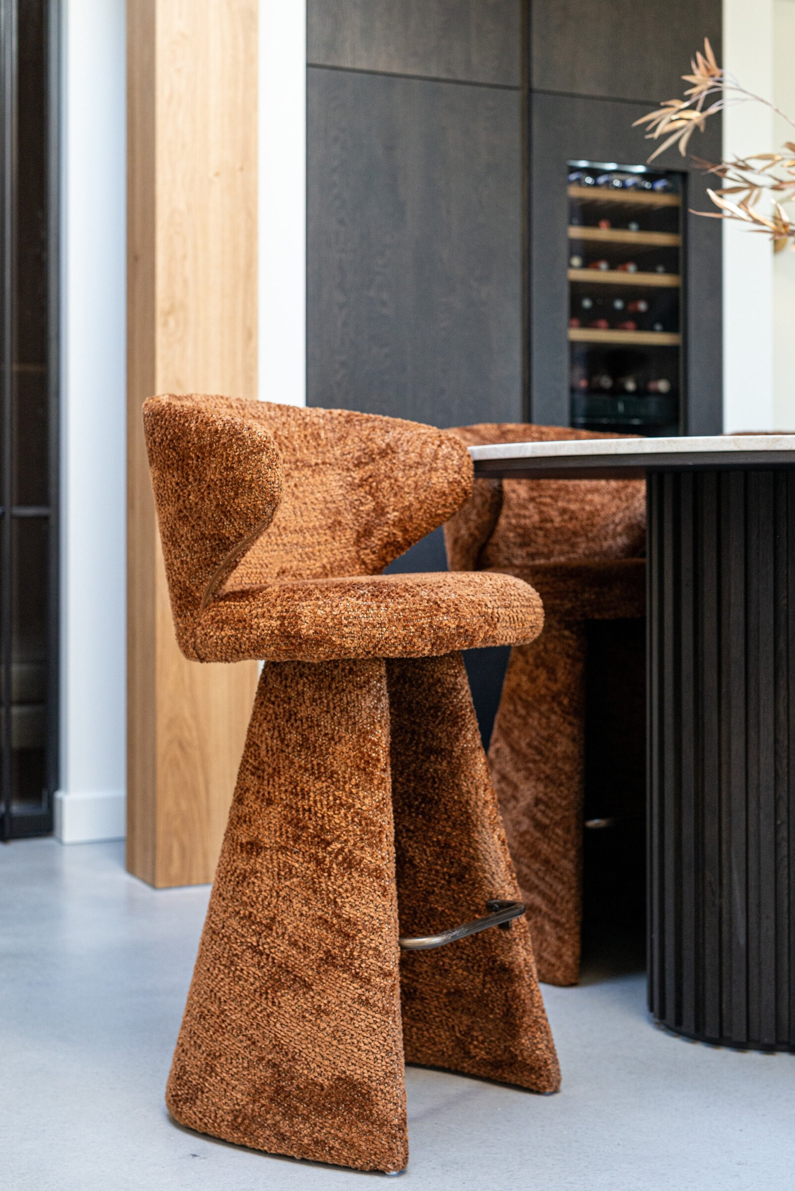 Richmond Barstoel 'Gatsbi' Chenille, kleur Cinnamon (zithoogte 75cm)