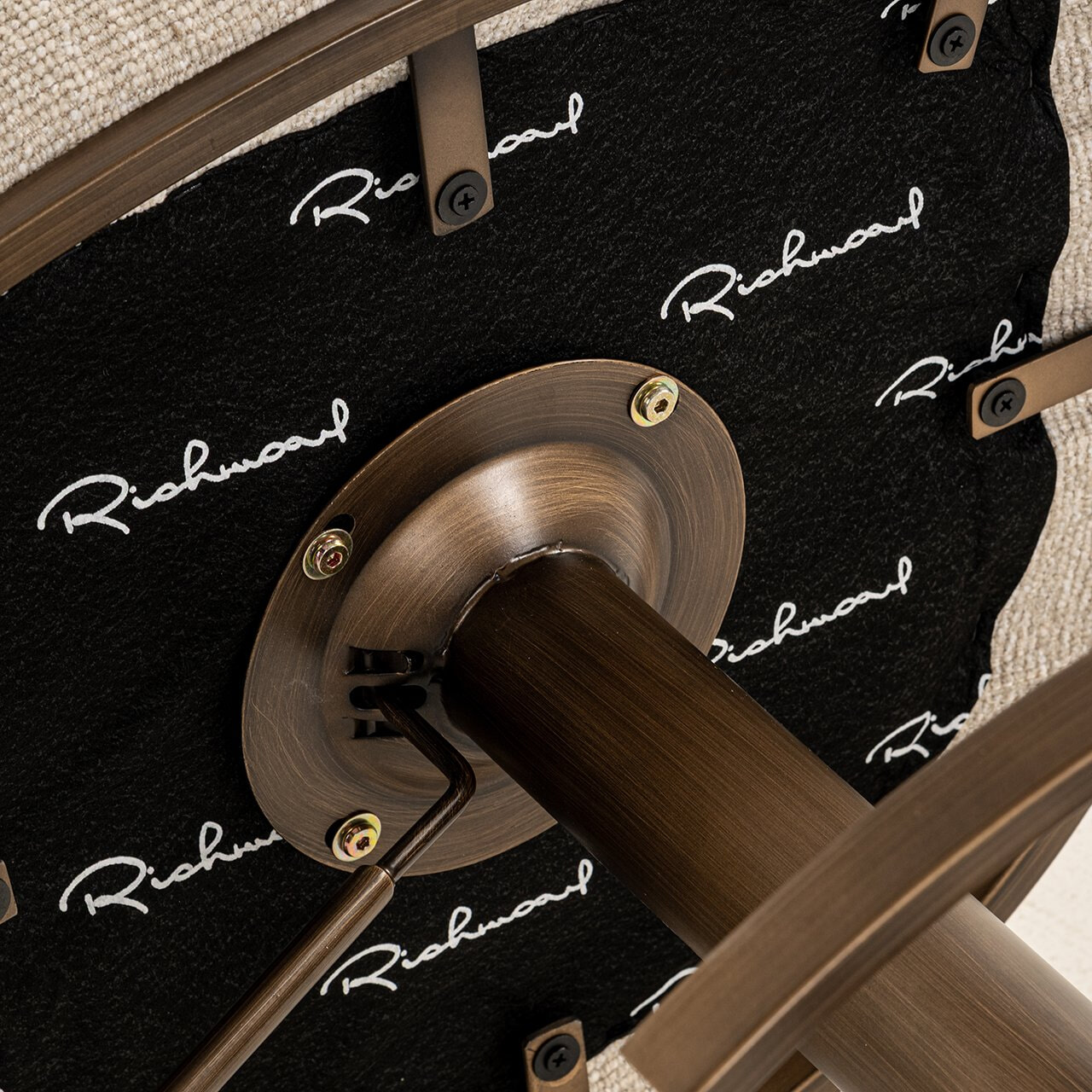 Richmond Barstoel 'Cheyenne' Bouclé (zithoogte 67cm)